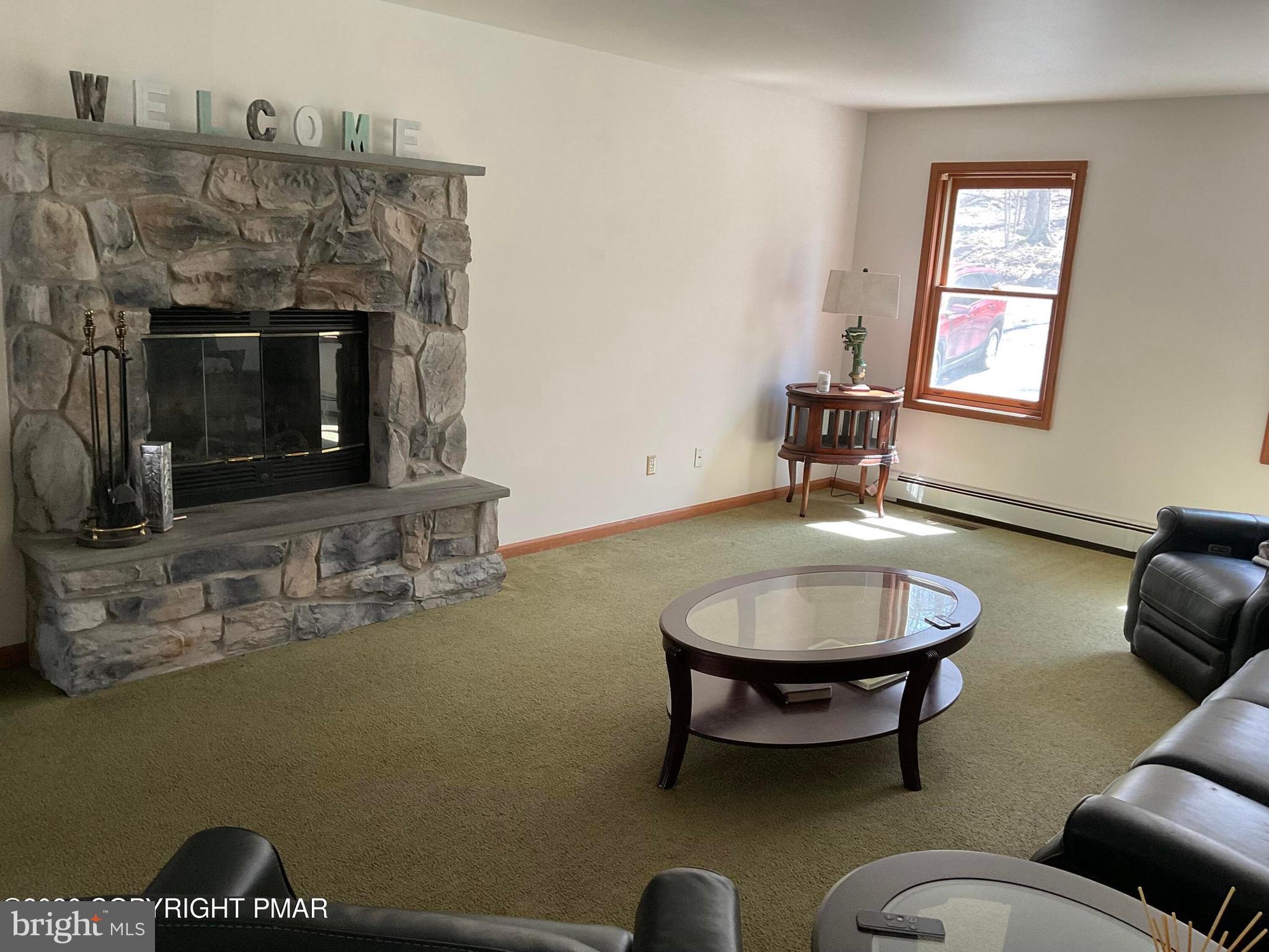 ARROWHEAD  LAKES - Residential