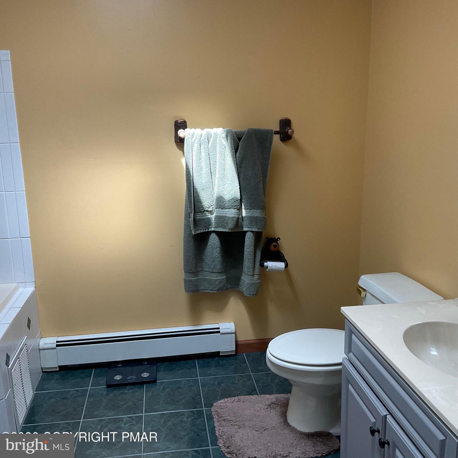 ARROWHEAD  LAKES - Residential