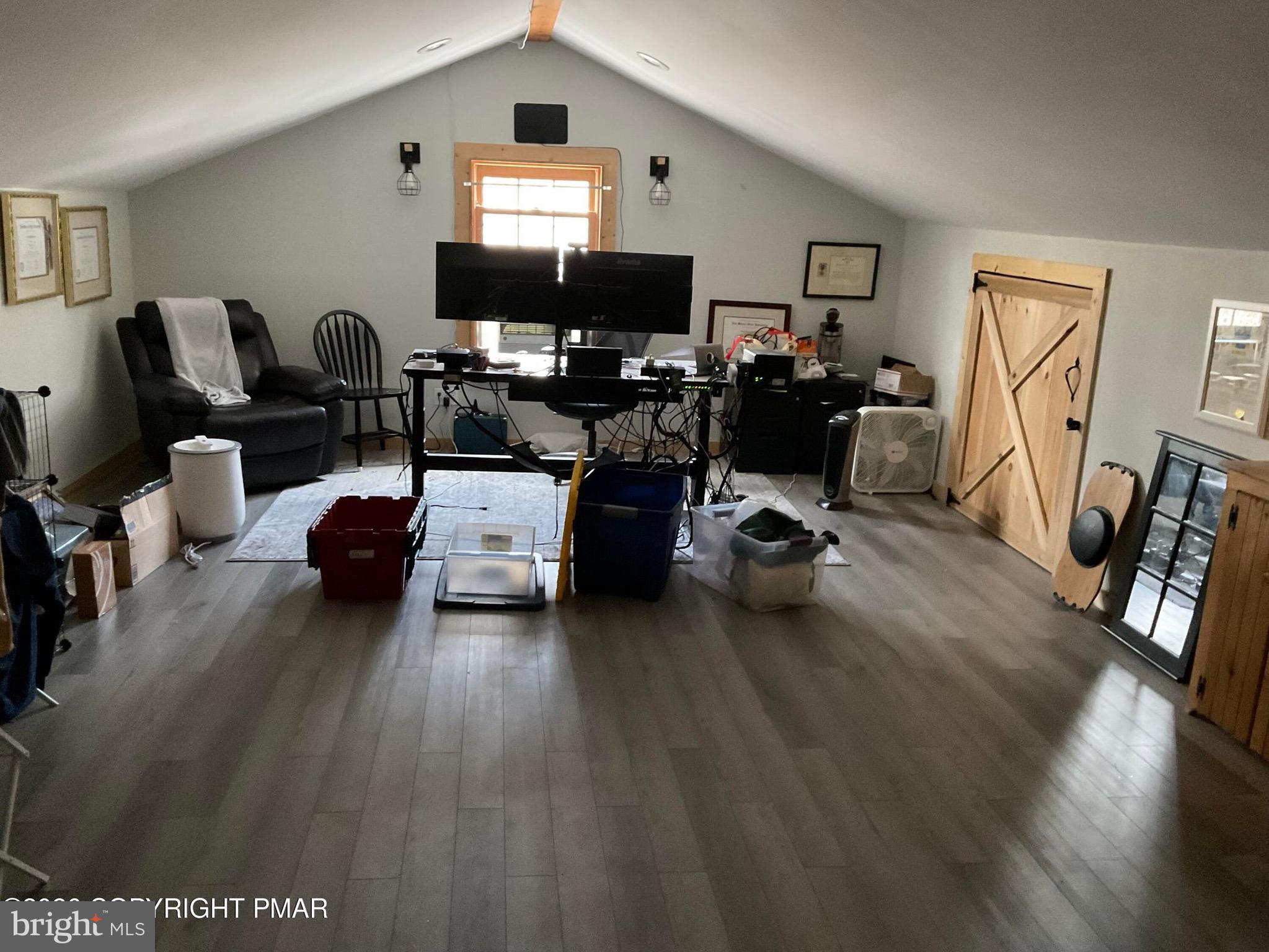 ARROWHEAD  LAKES - Residential