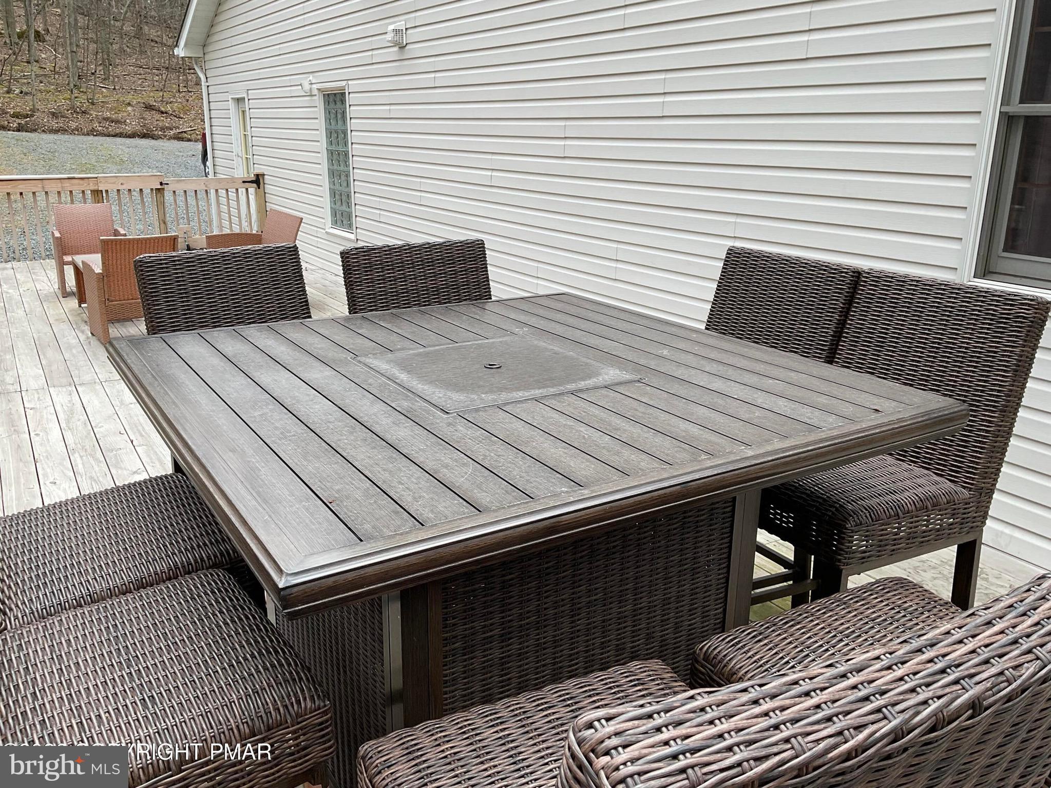 ARROWHEAD  LAKES - Residential