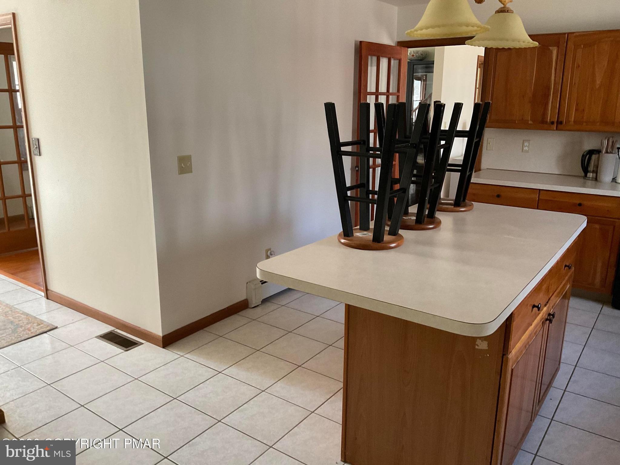 ARROWHEAD  LAKES - Residential