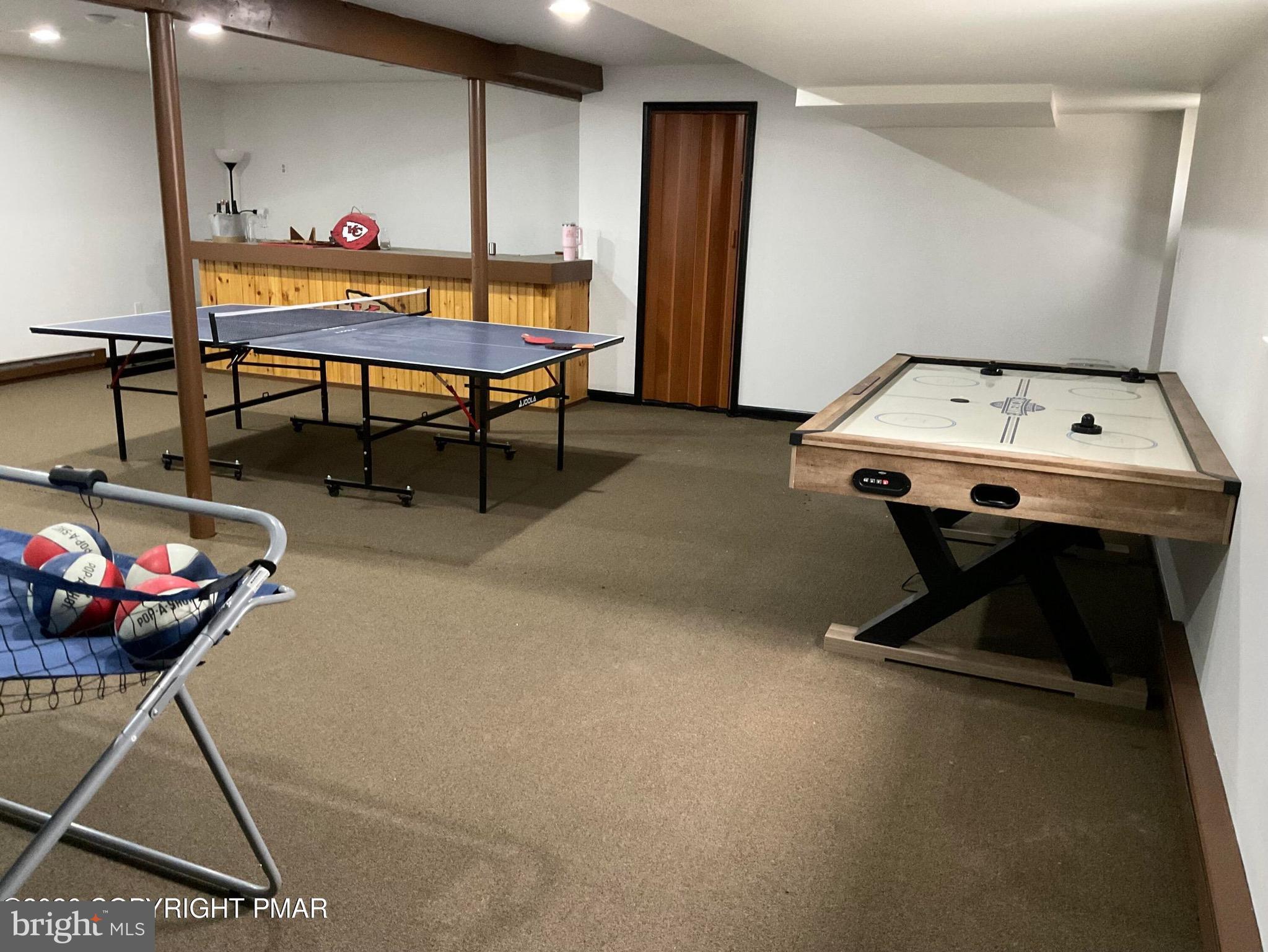 ARROWHEAD  LAKES - Residential