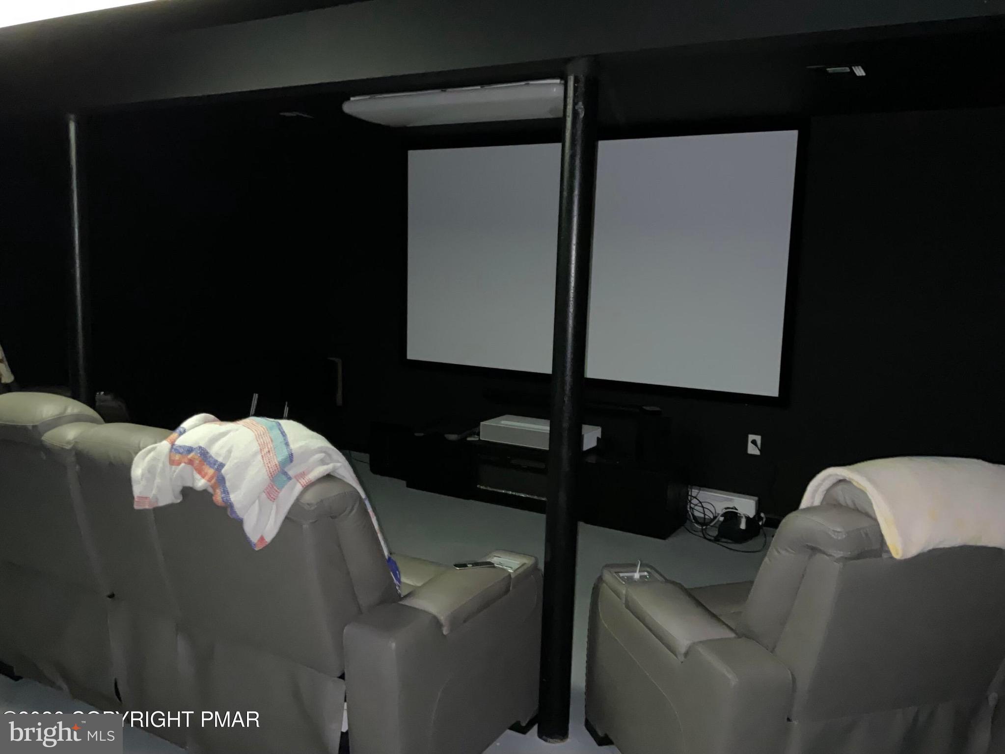 ARROWHEAD  LAKES - Residential