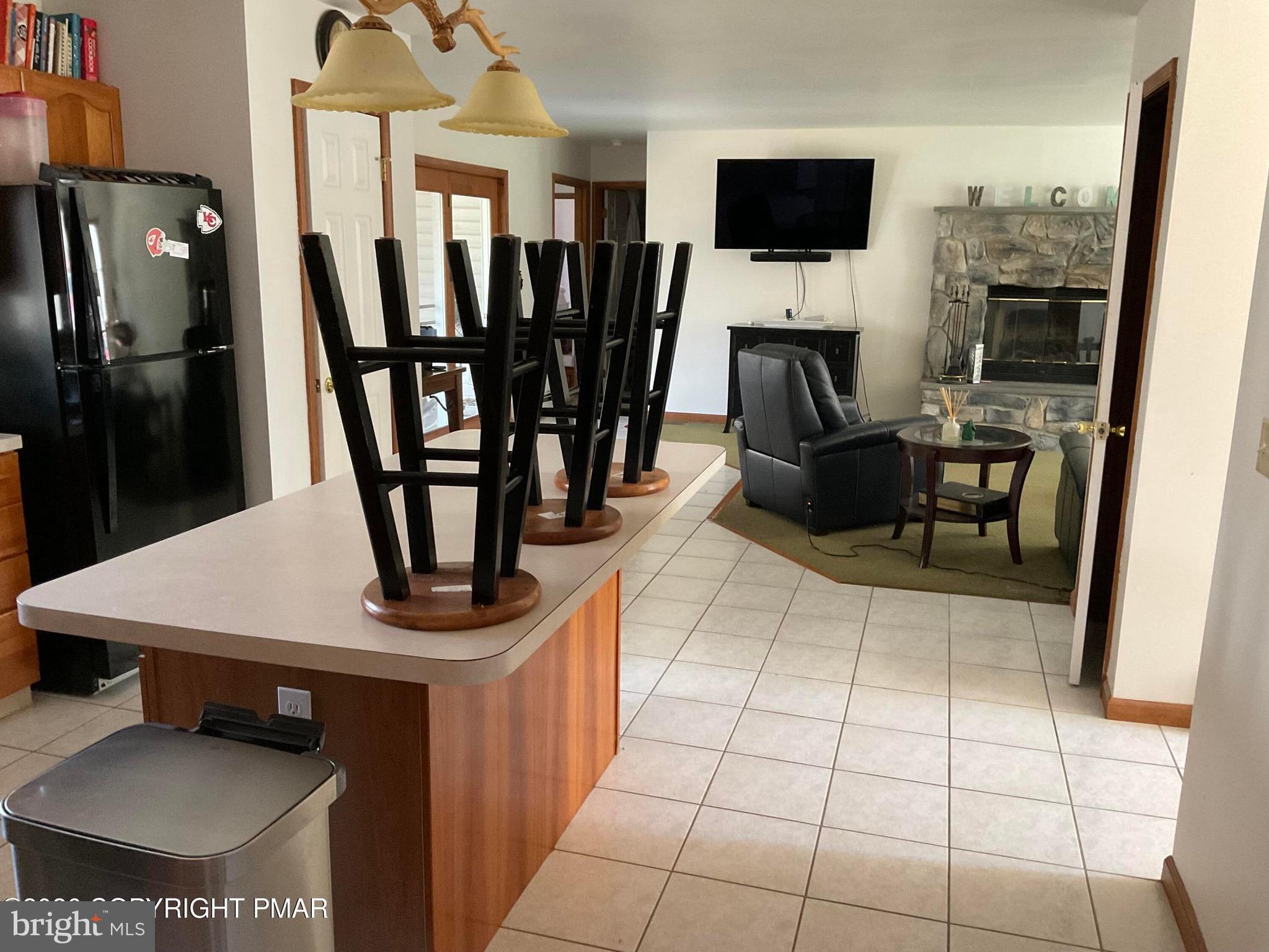 ARROWHEAD  LAKES - Residential