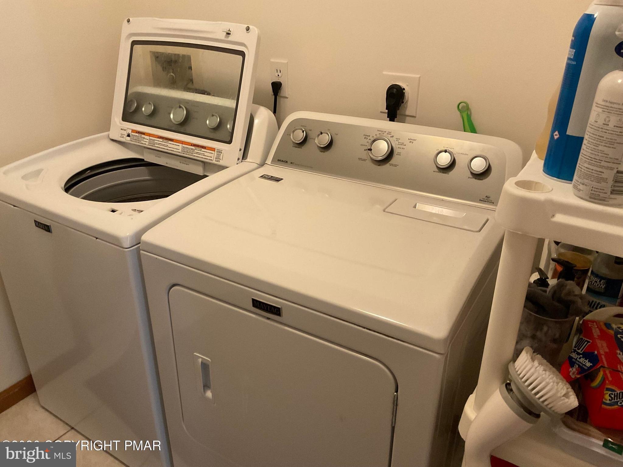 ARROWHEAD  LAKES - Residential