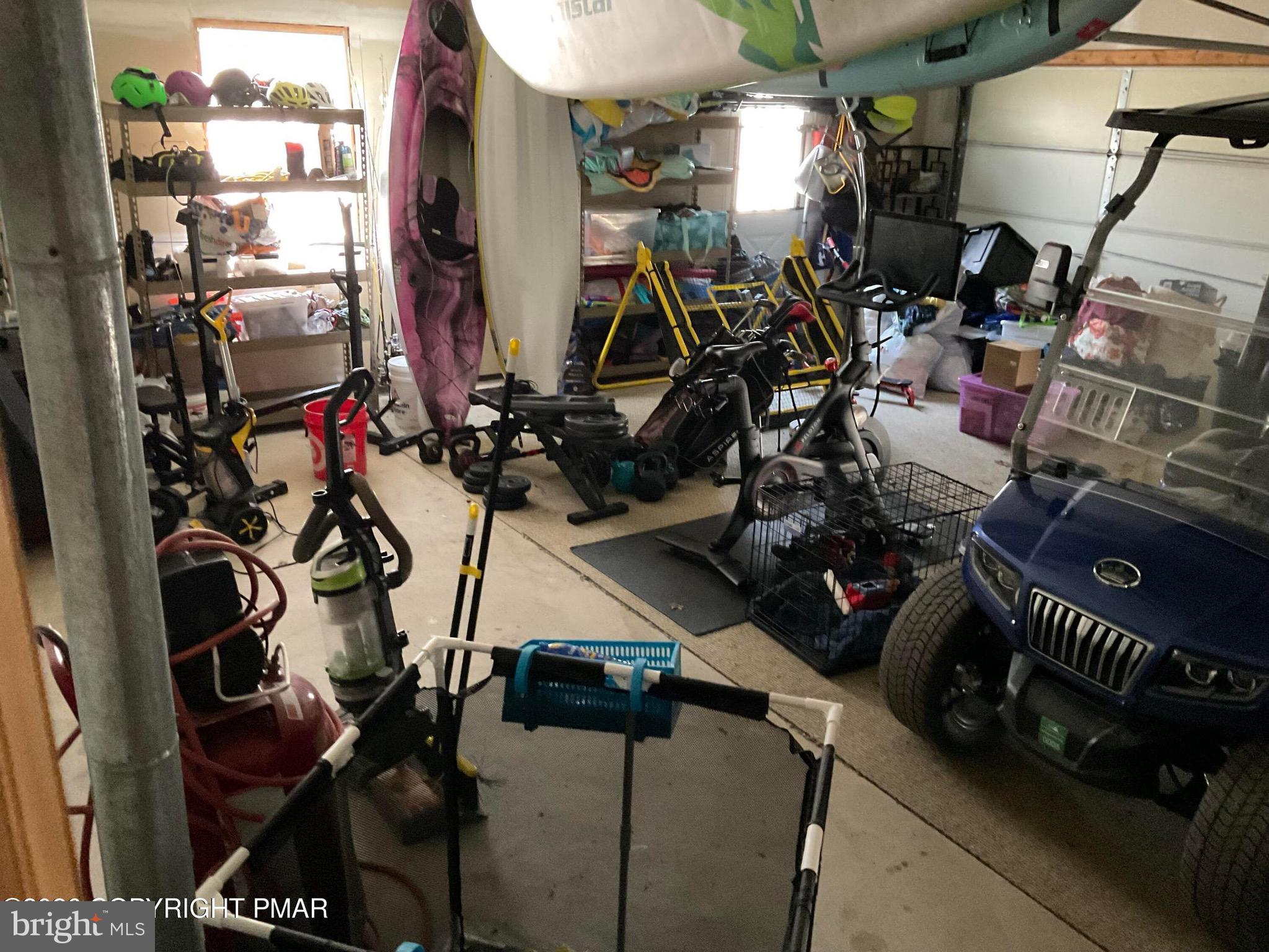 ARROWHEAD  LAKES - Residential