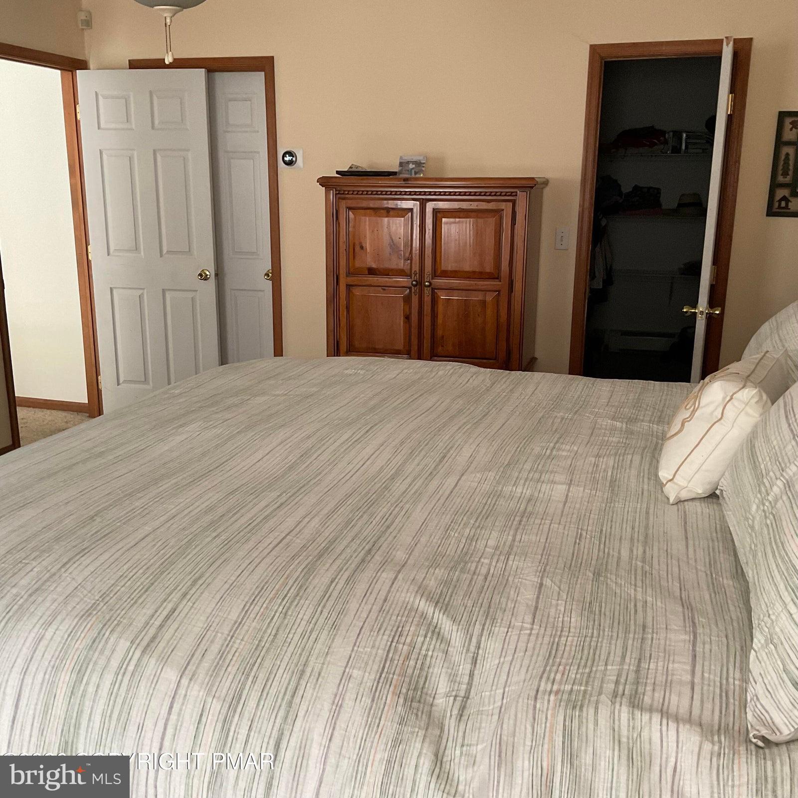 ARROWHEAD  LAKES - Residential