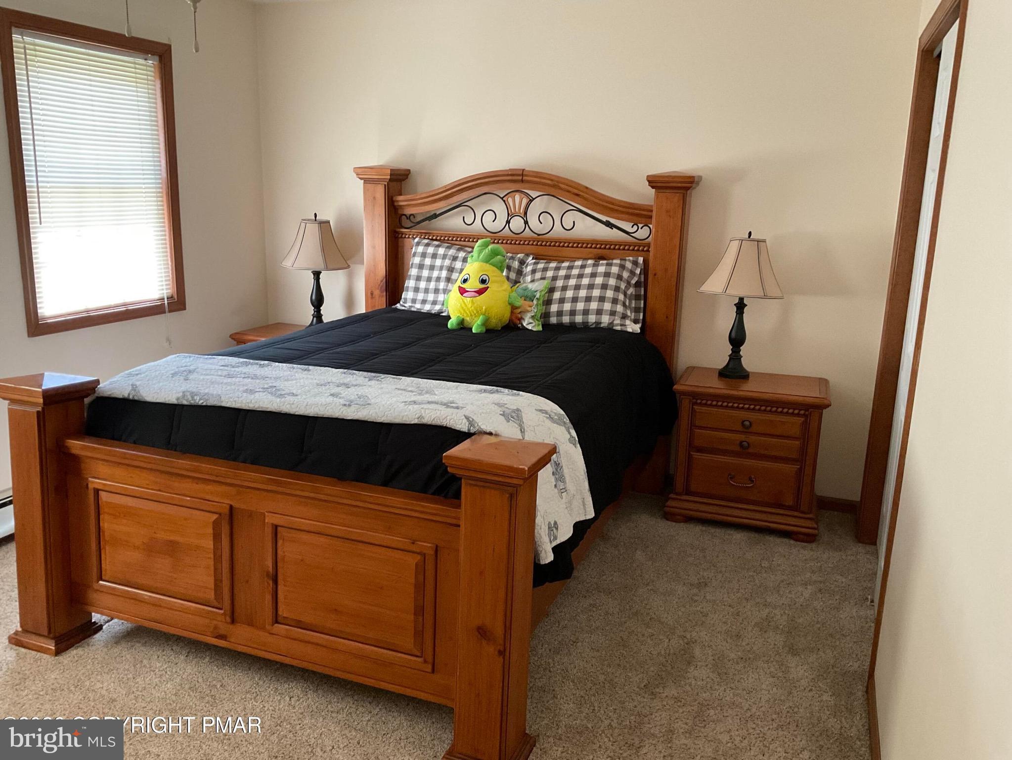 ARROWHEAD  LAKES - Residential