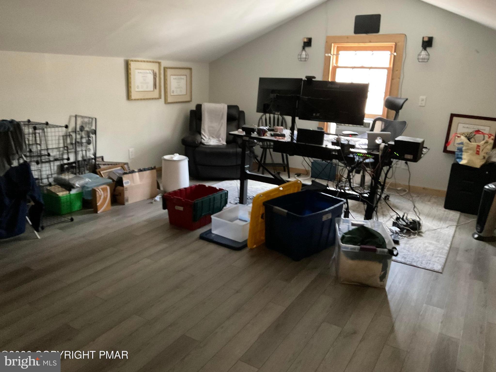 ARROWHEAD  LAKES - Residential