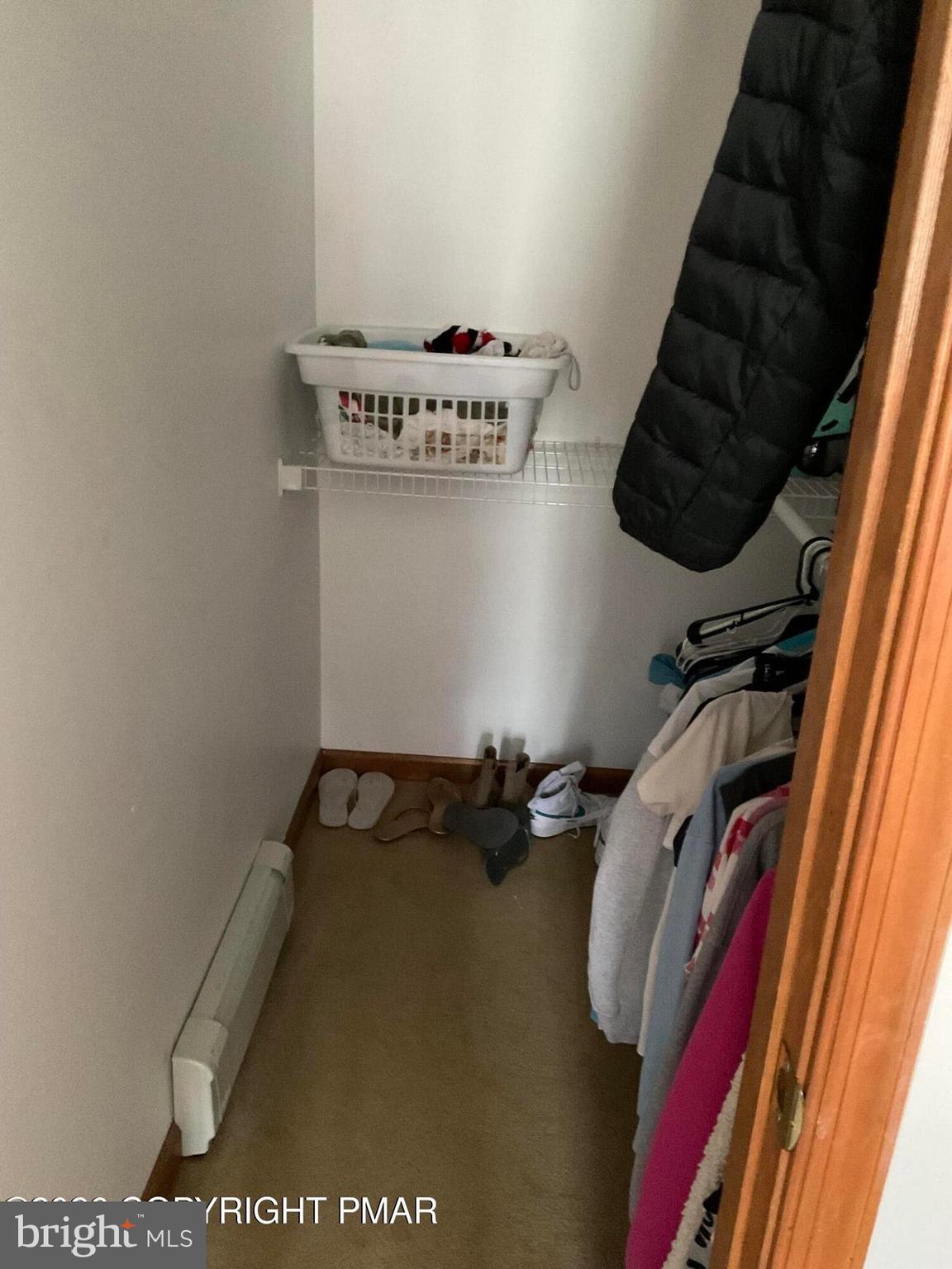 ARROWHEAD  LAKES - Residential