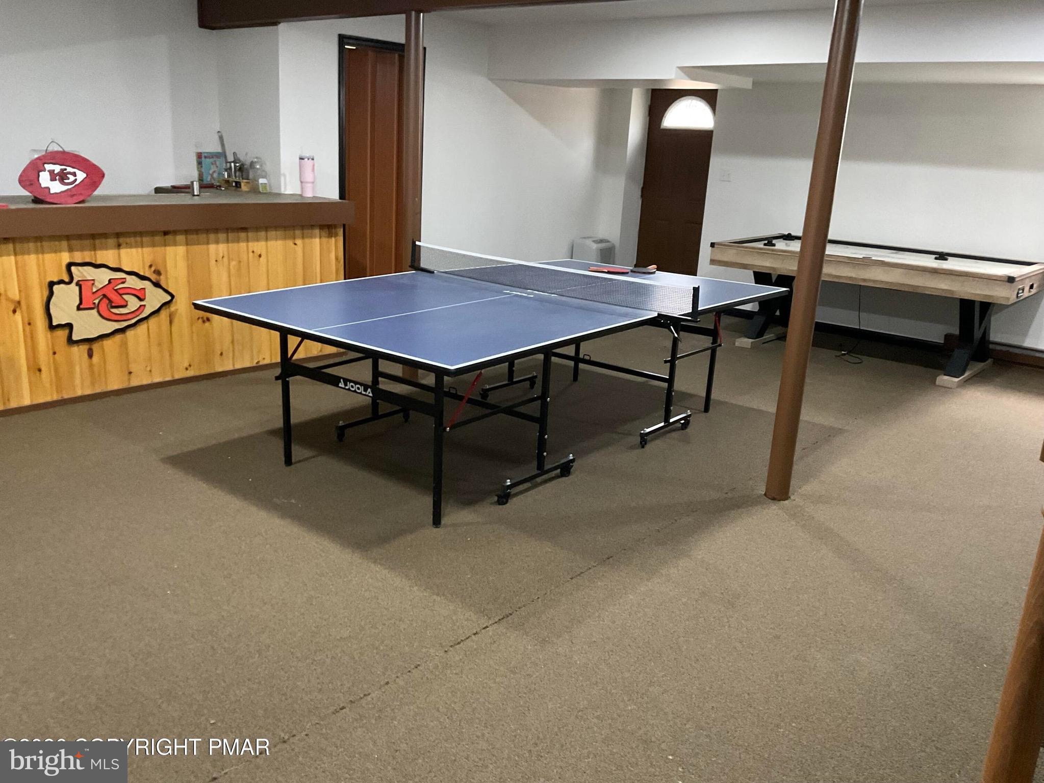 ARROWHEAD  LAKES - Residential