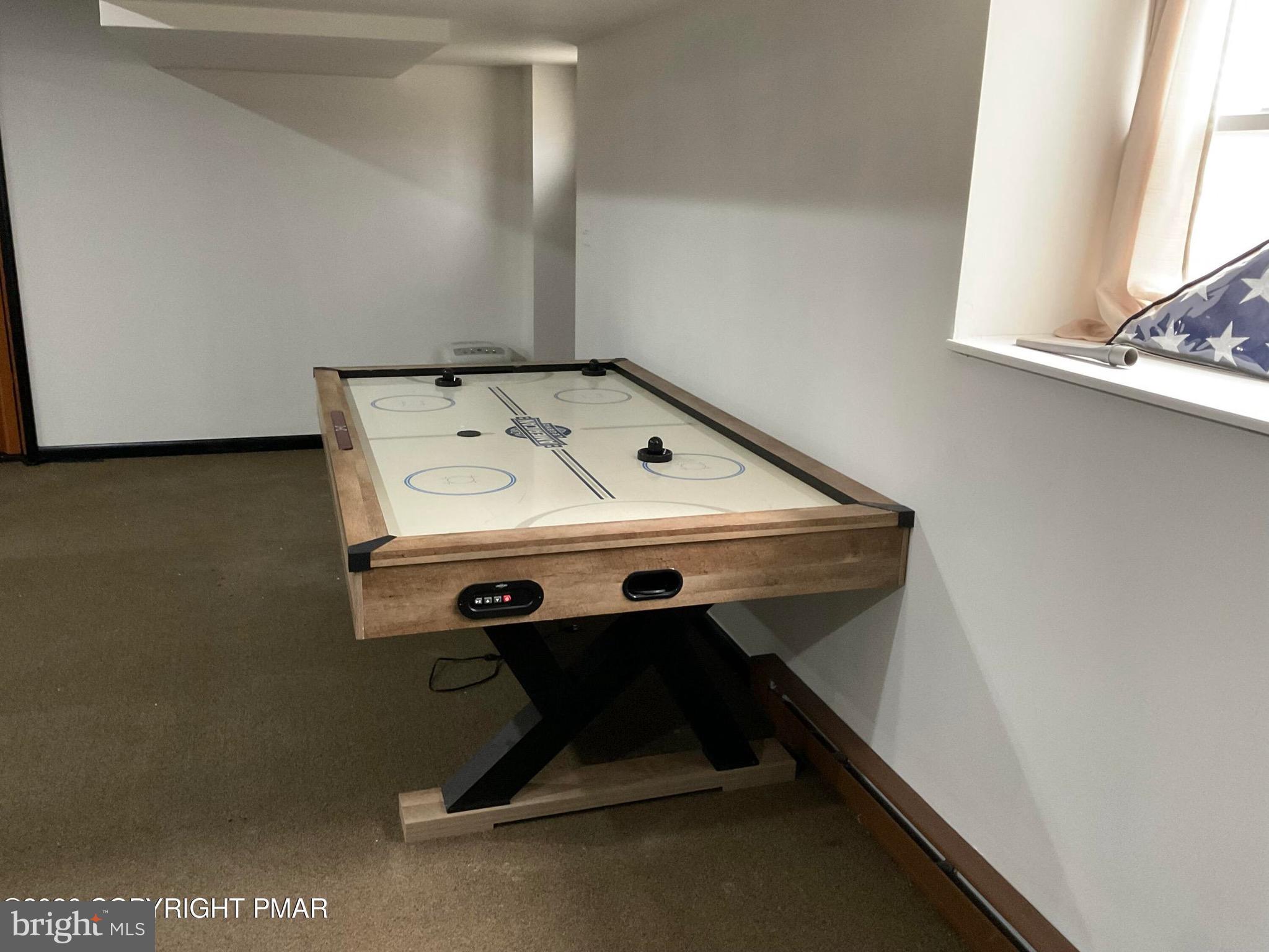 ARROWHEAD  LAKES - Residential