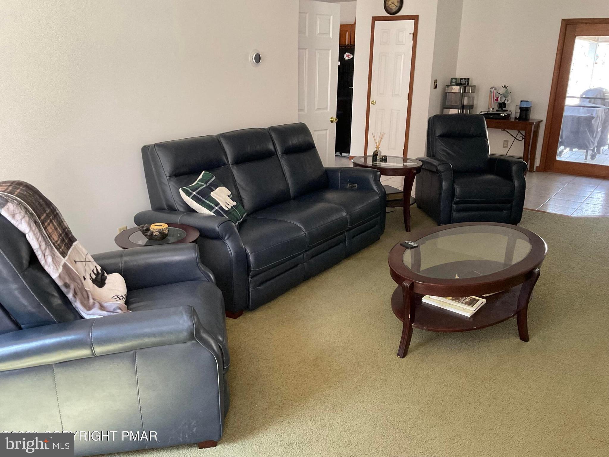 ARROWHEAD  LAKES - Residential