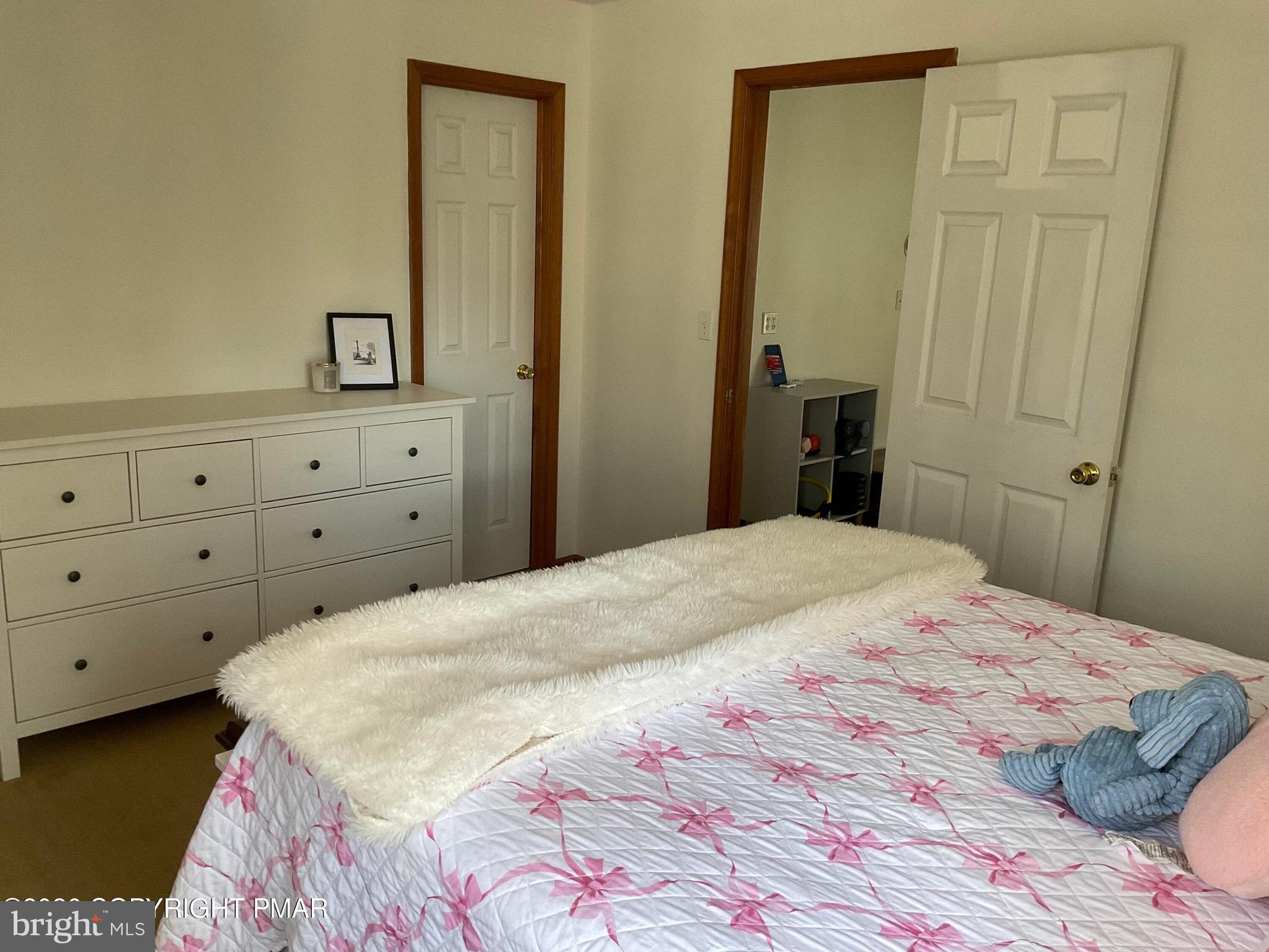 ARROWHEAD  LAKES - Residential