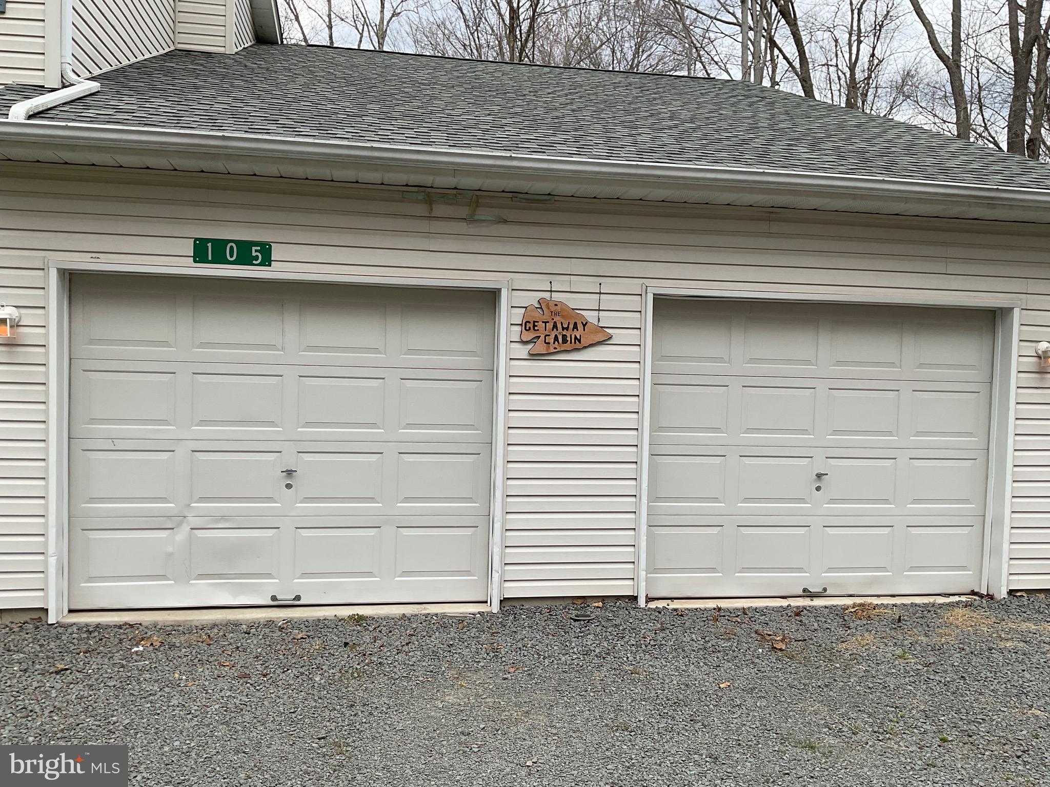 ARROWHEAD  LAKES - Residential