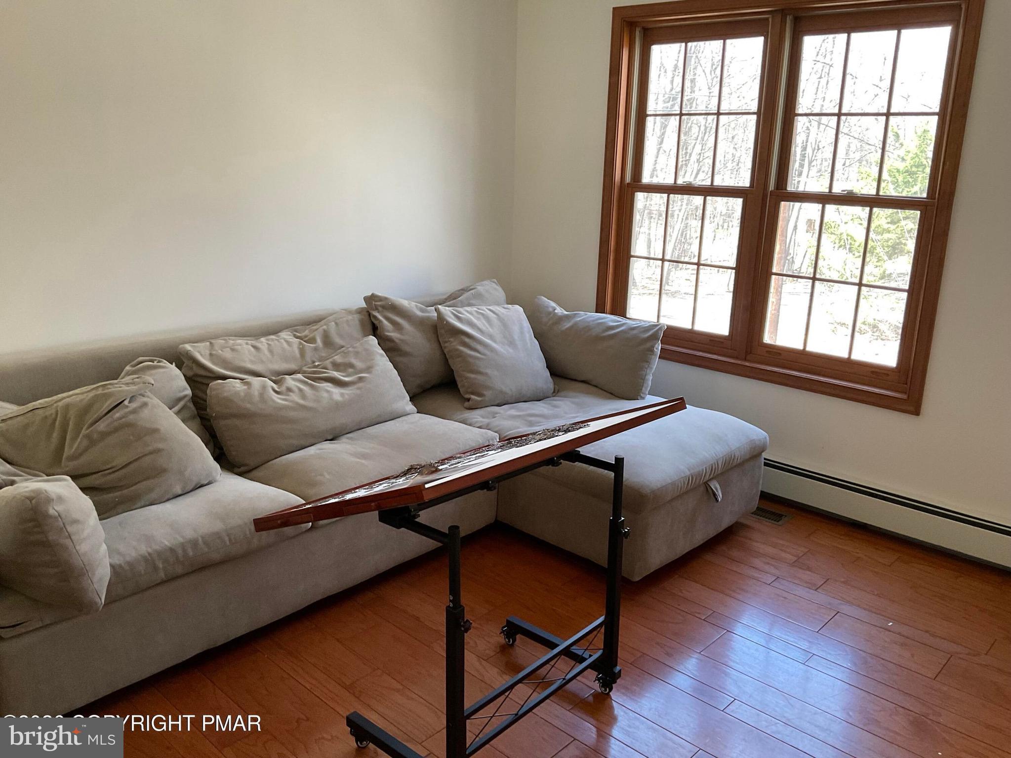 ARROWHEAD  LAKES - Residential