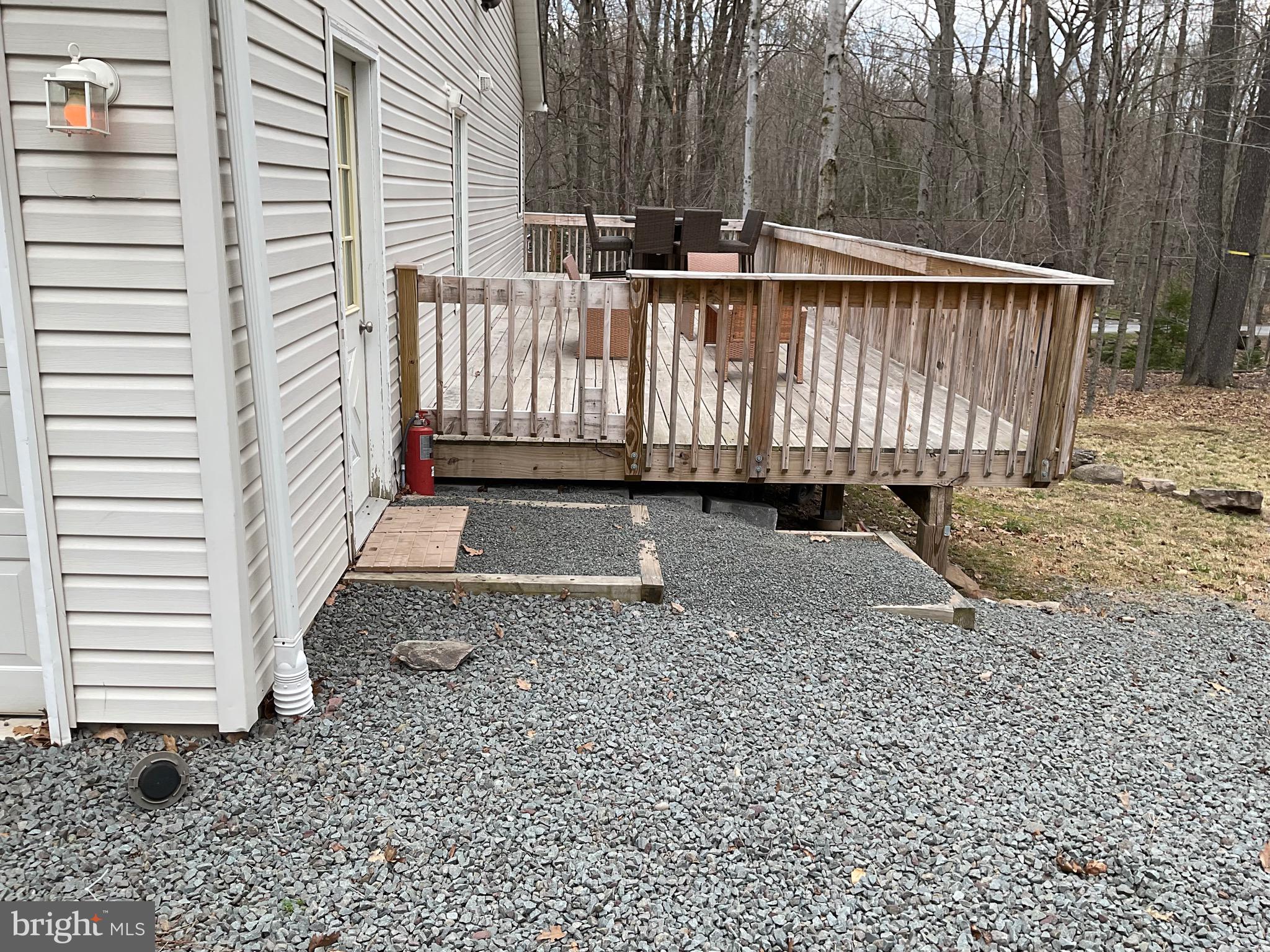 ARROWHEAD  LAKES - Residential