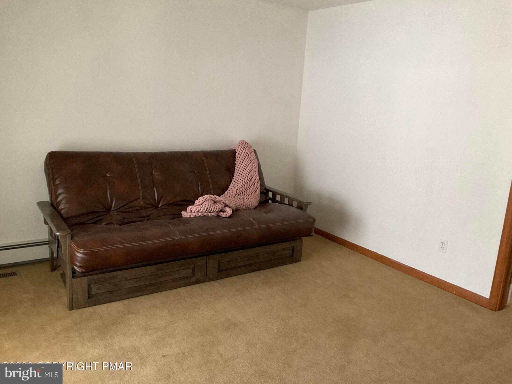 ARROWHEAD  LAKES - Residential