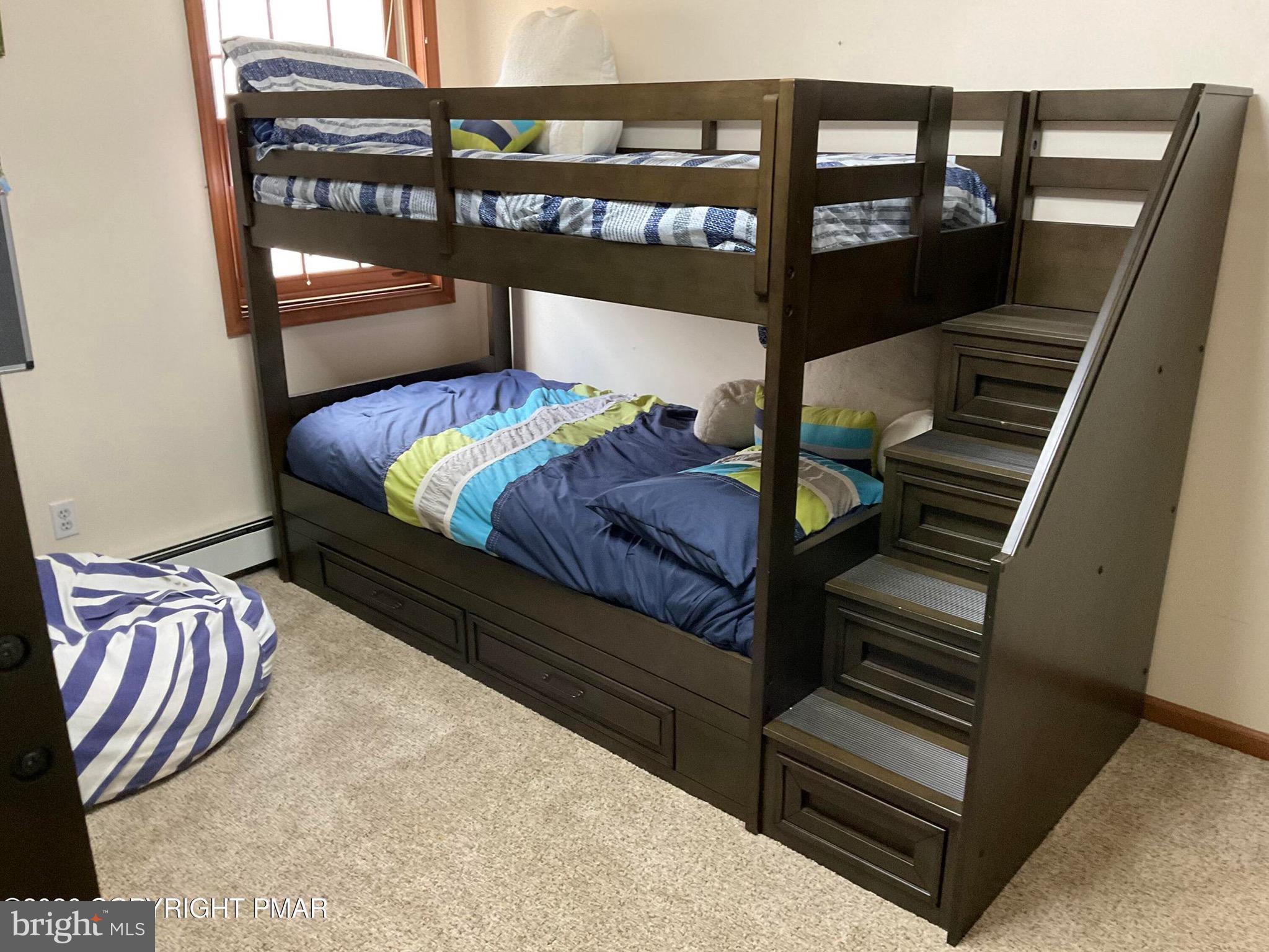 ARROWHEAD  LAKES - Residential