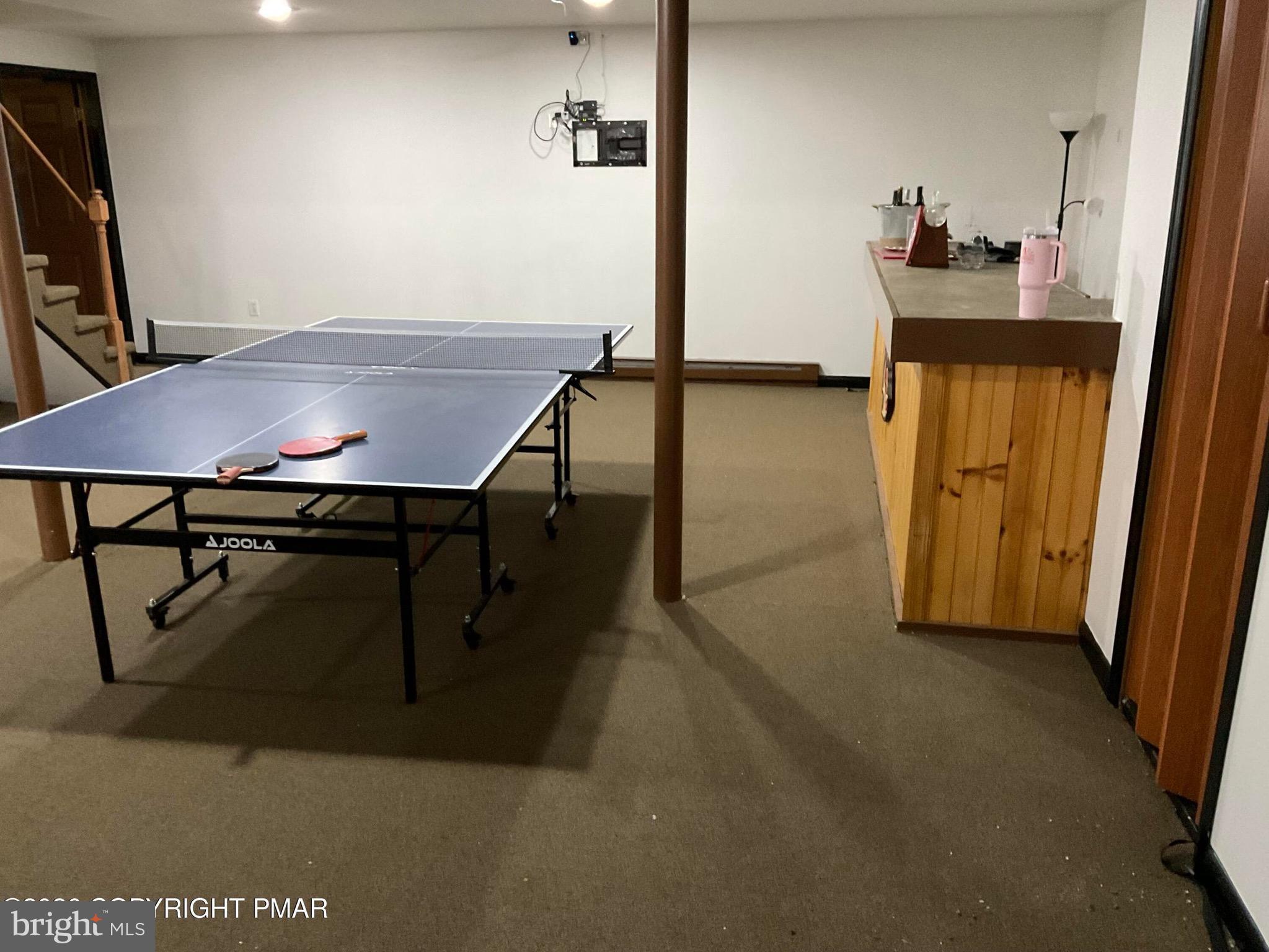 ARROWHEAD  LAKES - Residential