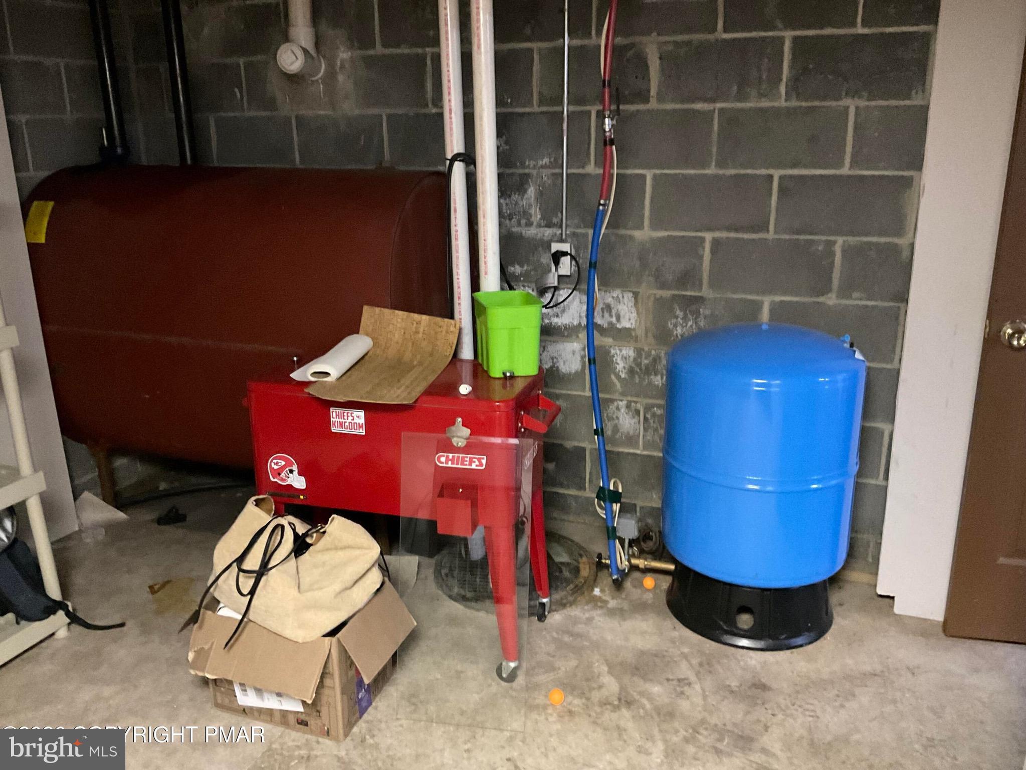 ARROWHEAD  LAKES - Residential