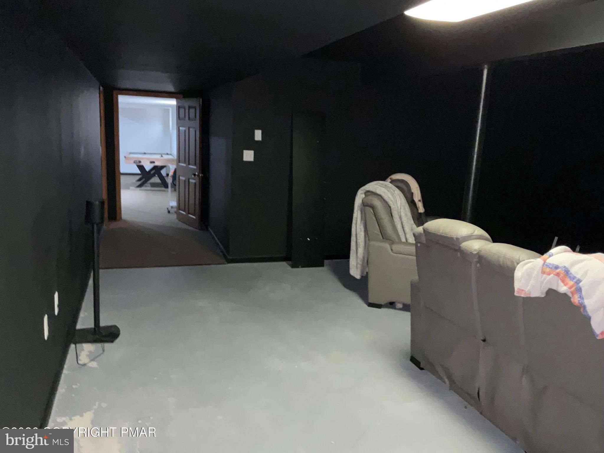 ARROWHEAD  LAKES - Residential