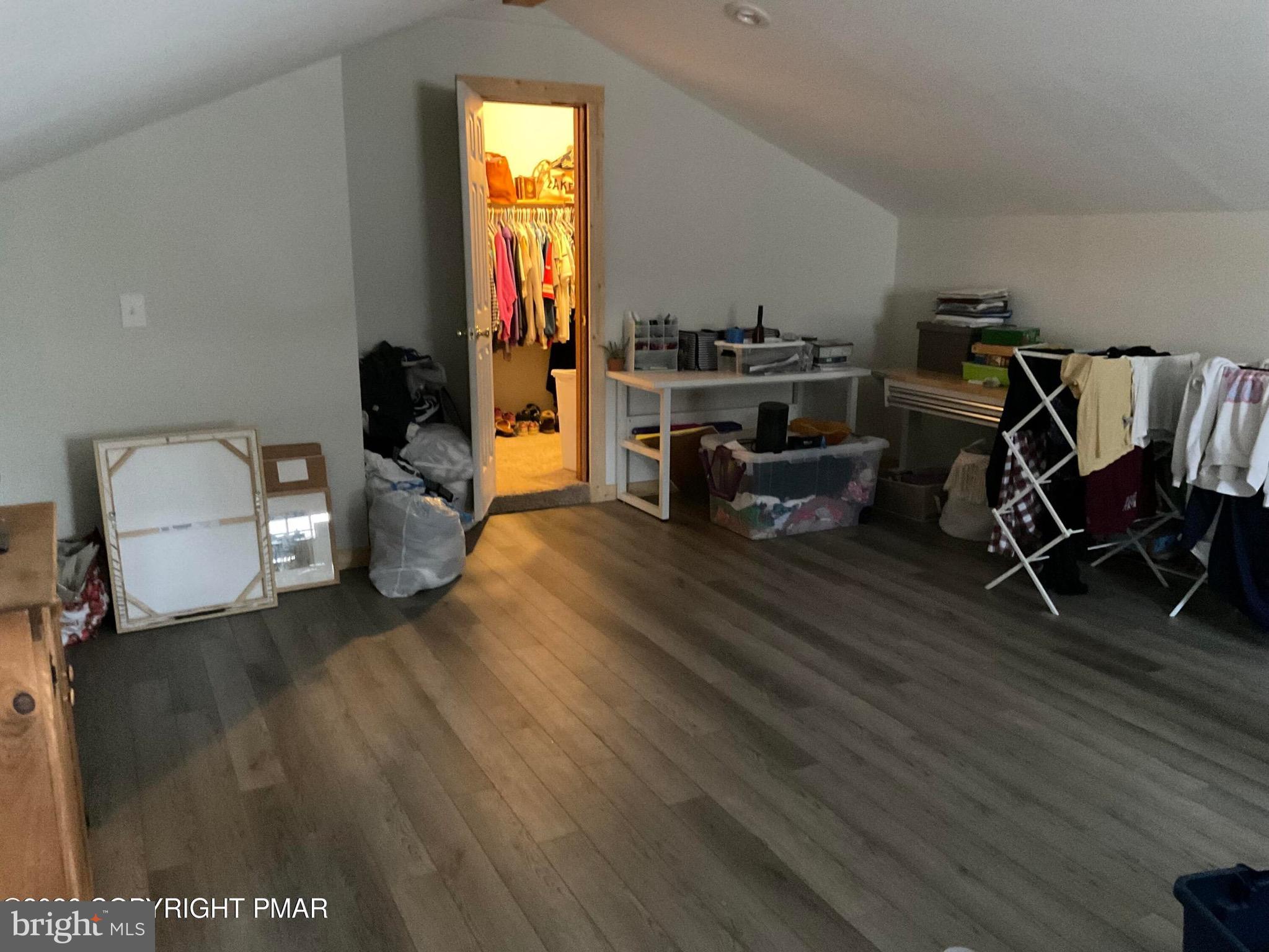 ARROWHEAD  LAKES - Residential