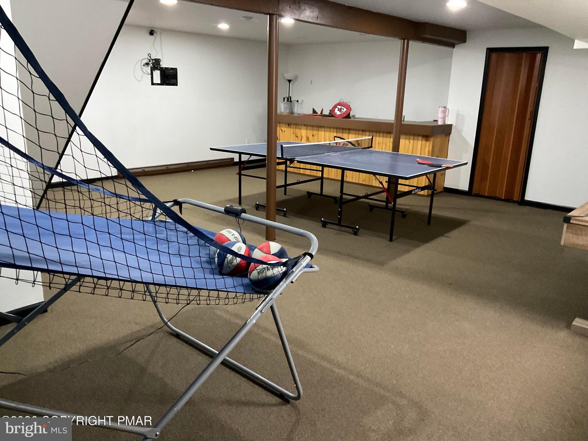 ARROWHEAD  LAKES - Residential