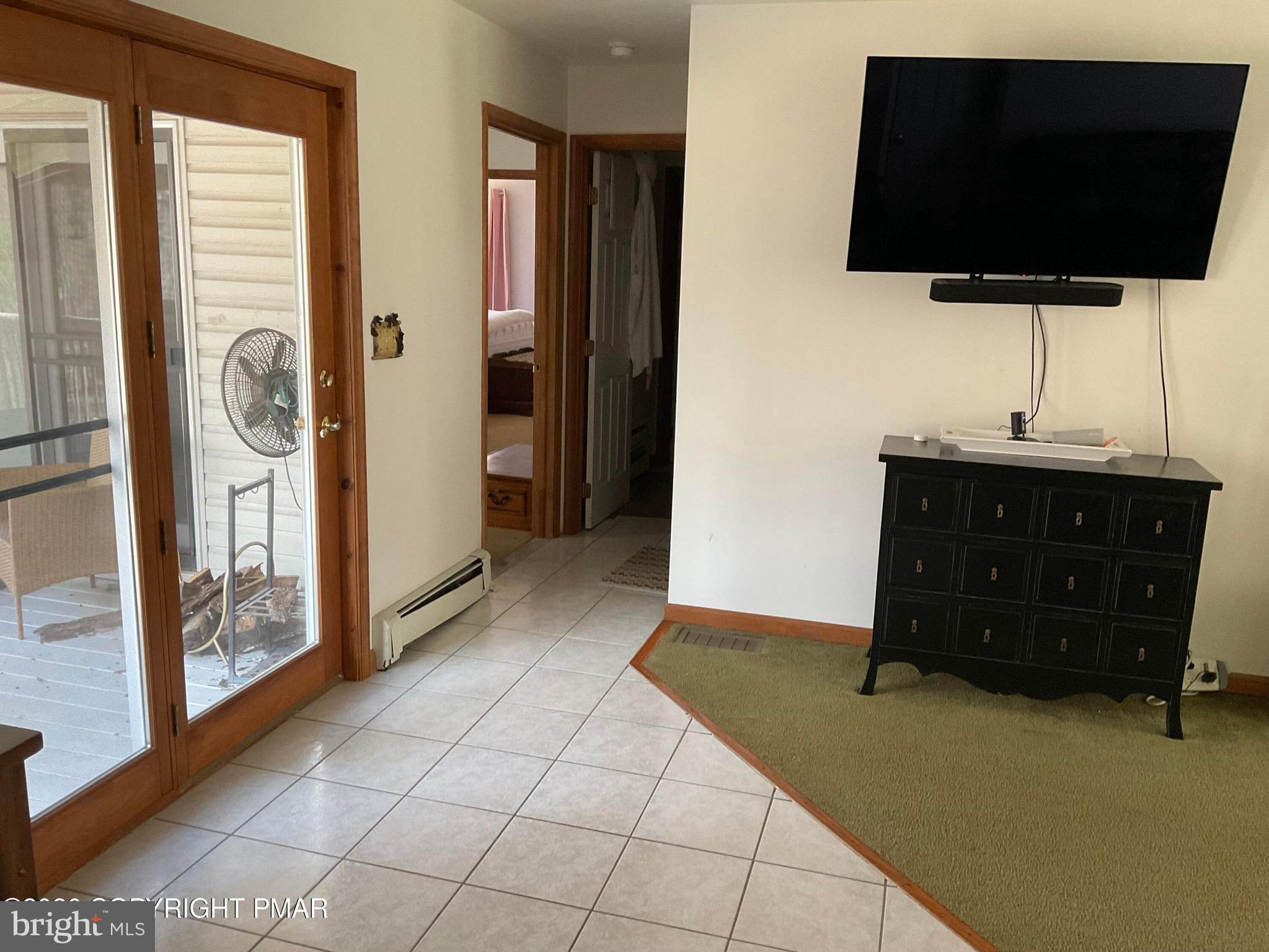 ARROWHEAD  LAKES - Residential