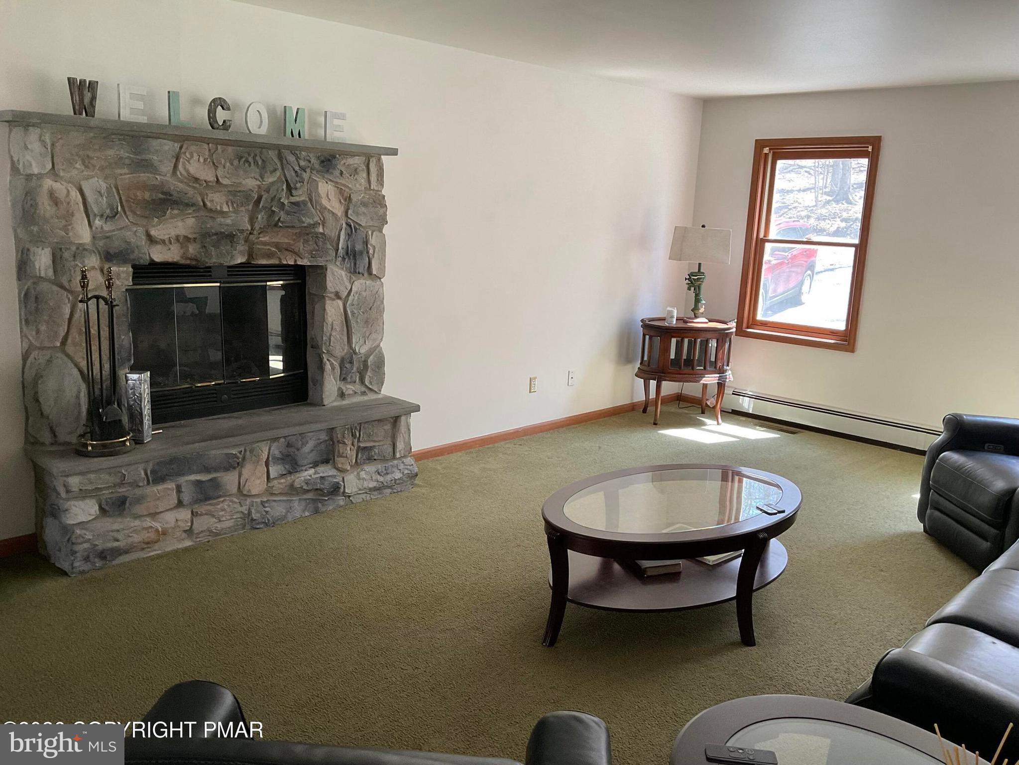 ARROWHEAD  LAKES - Residential