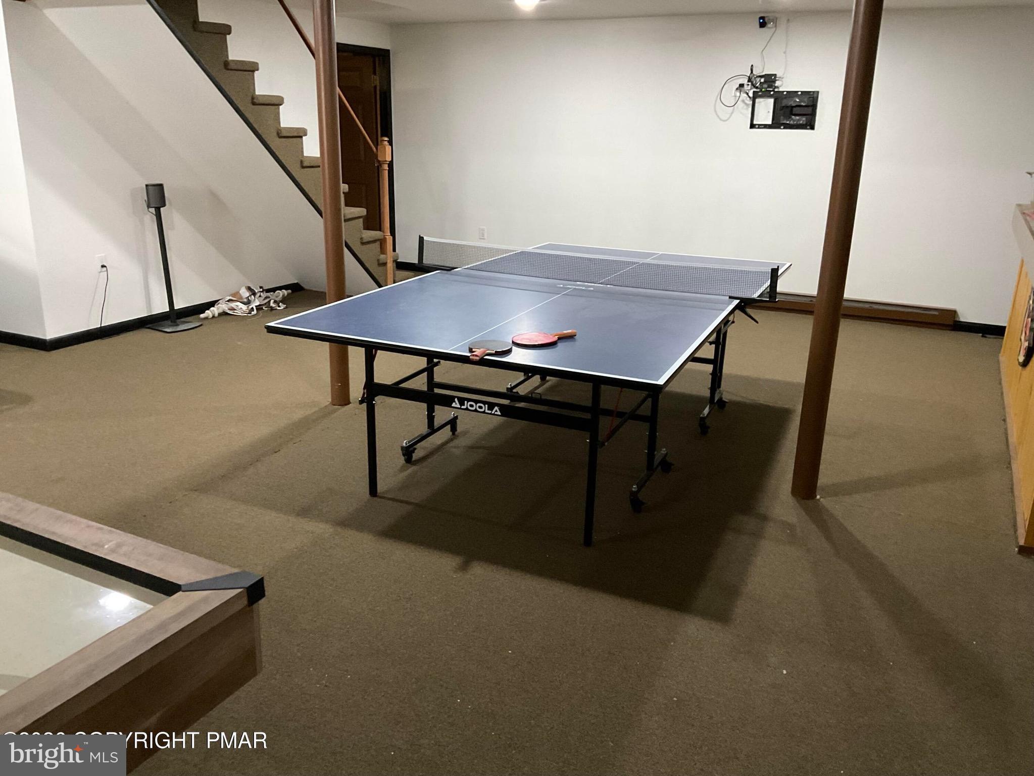 ARROWHEAD  LAKES - Residential