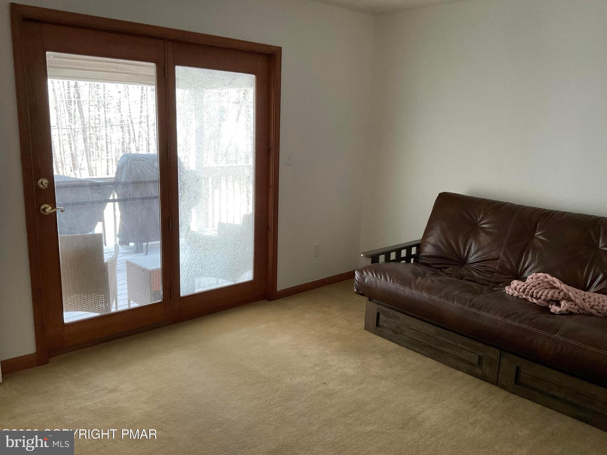 ARROWHEAD  LAKES - Residential