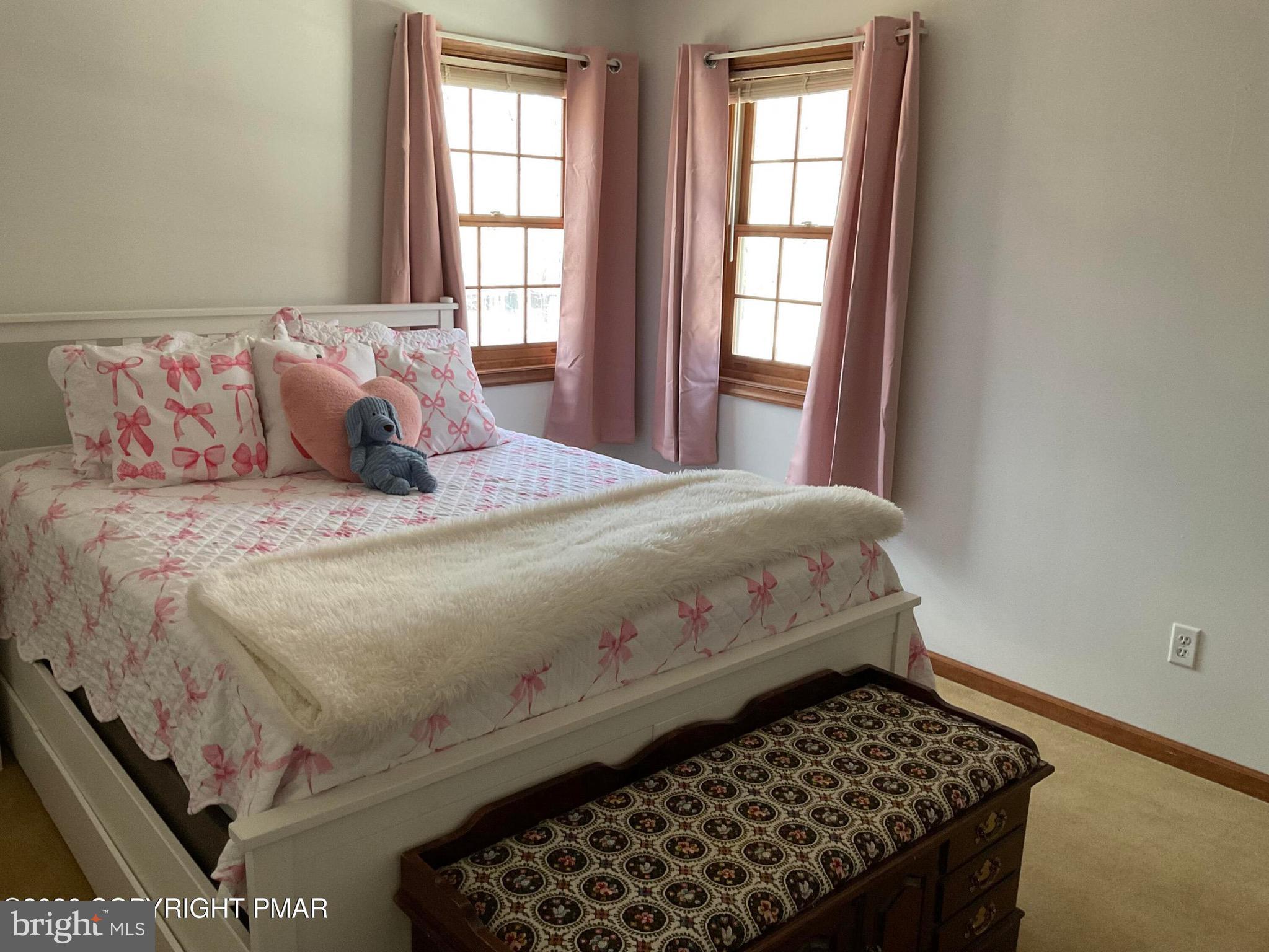 ARROWHEAD  LAKES - Residential