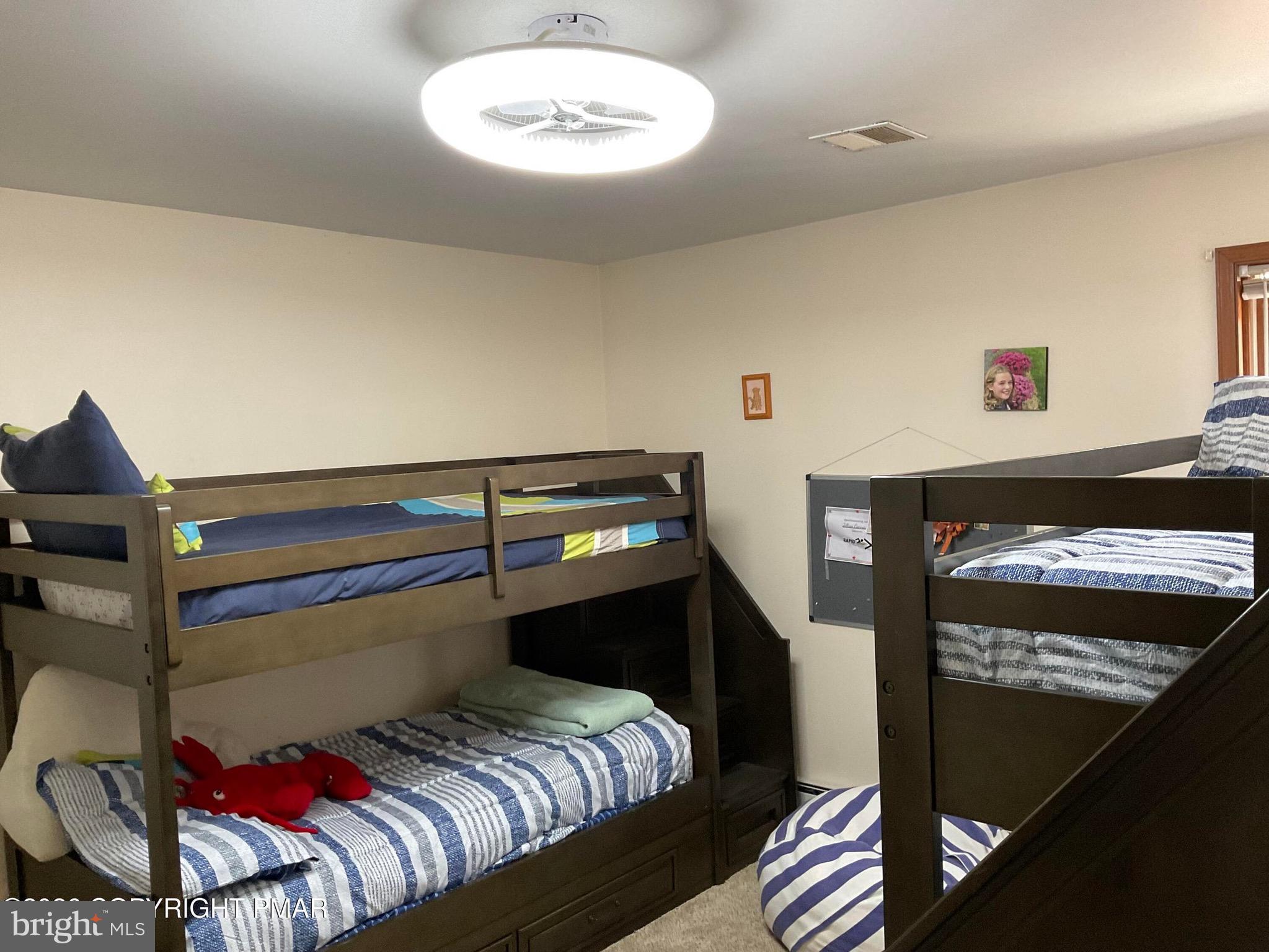 ARROWHEAD  LAKES - Residential