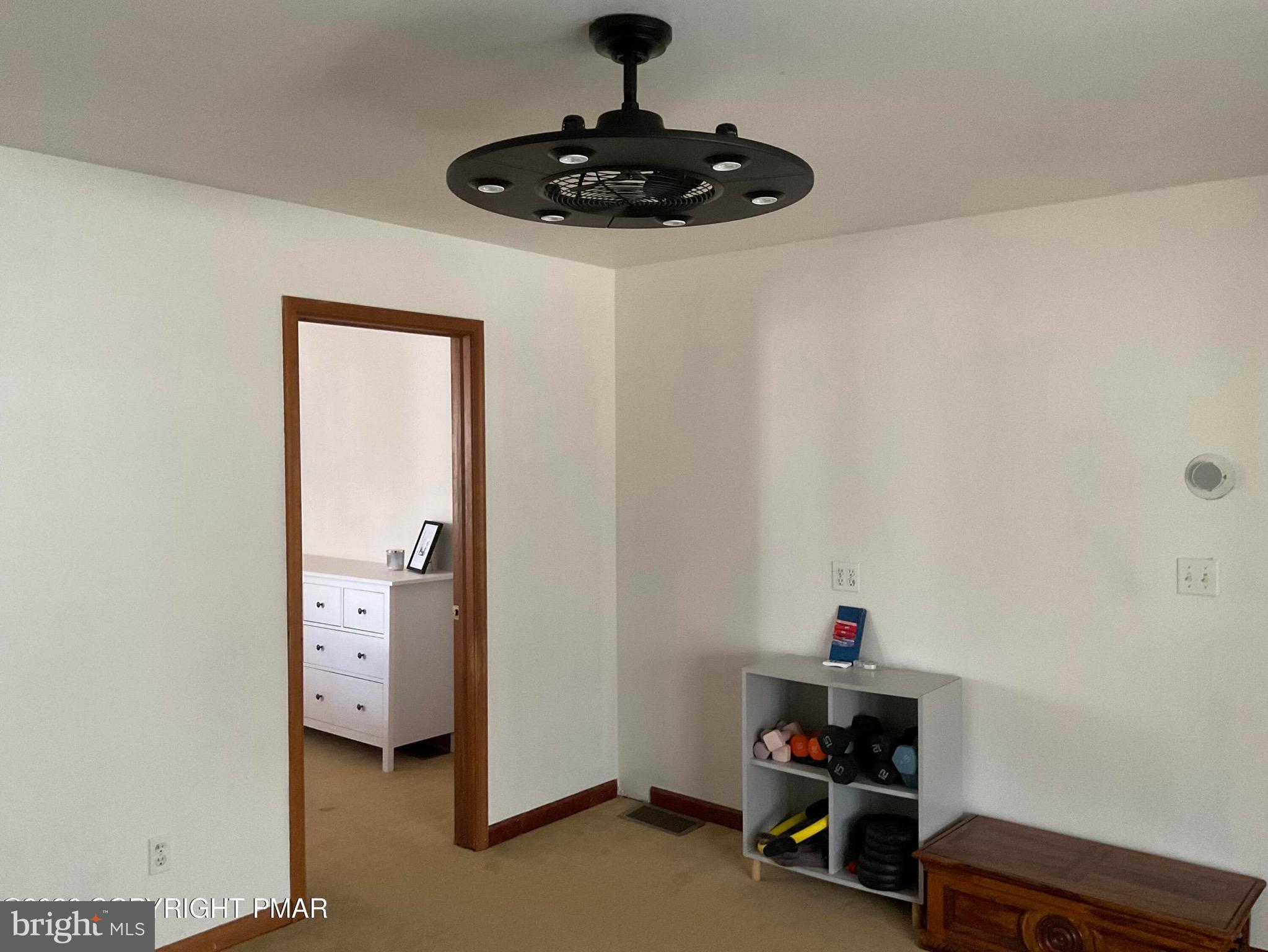 ARROWHEAD  LAKES - Residential