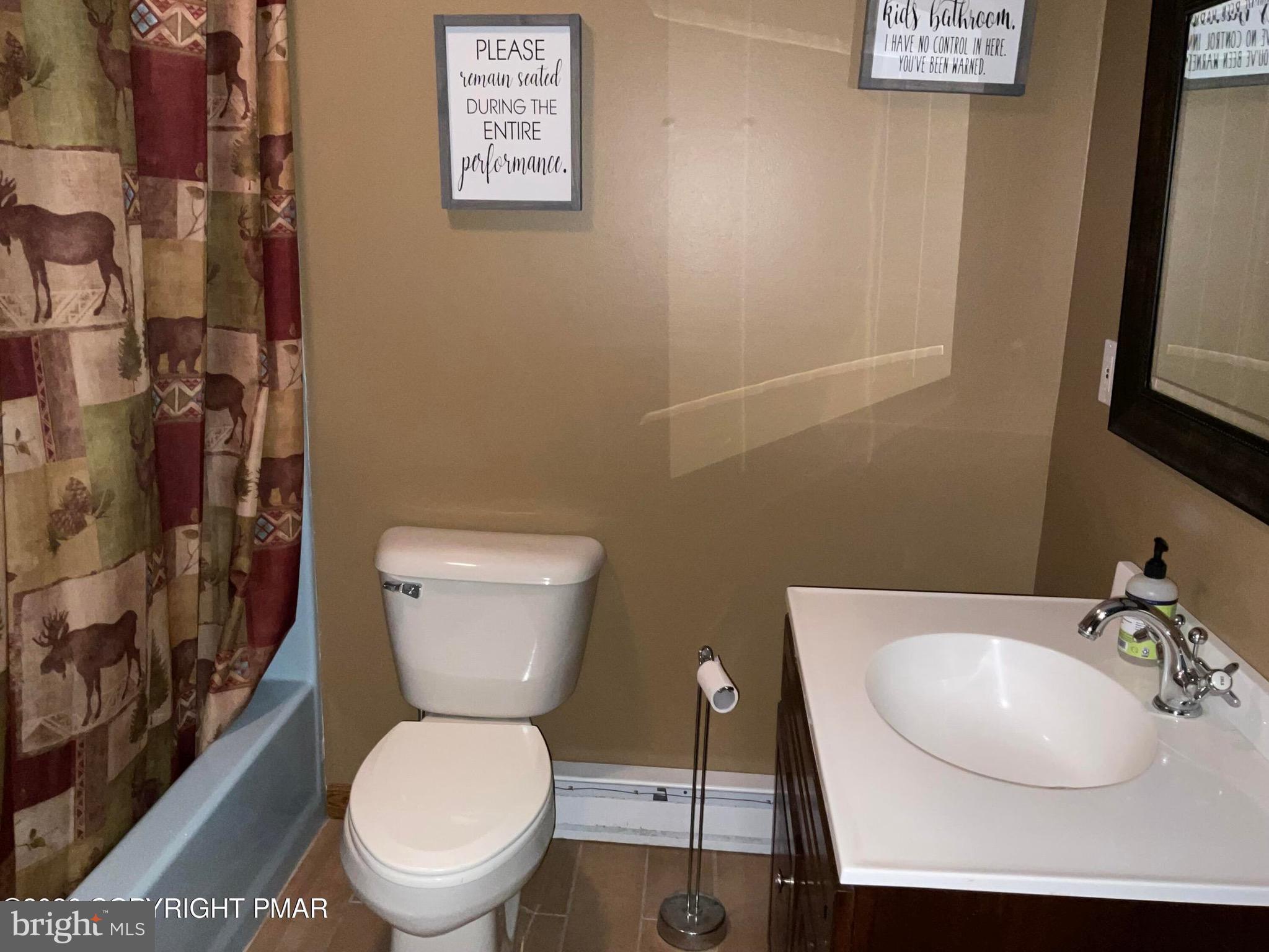 ARROWHEAD  LAKES - Residential