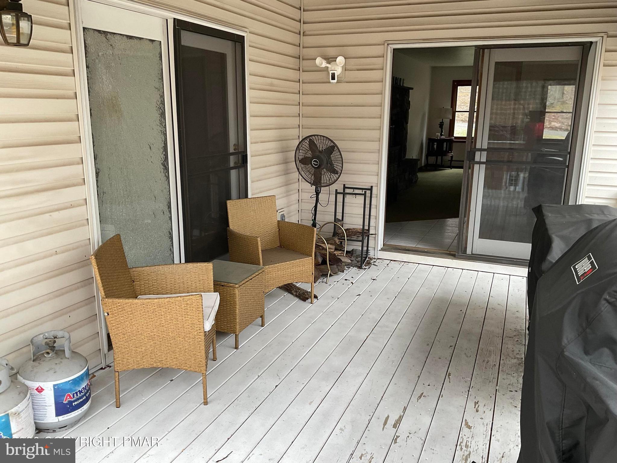 ARROWHEAD  LAKES - Residential