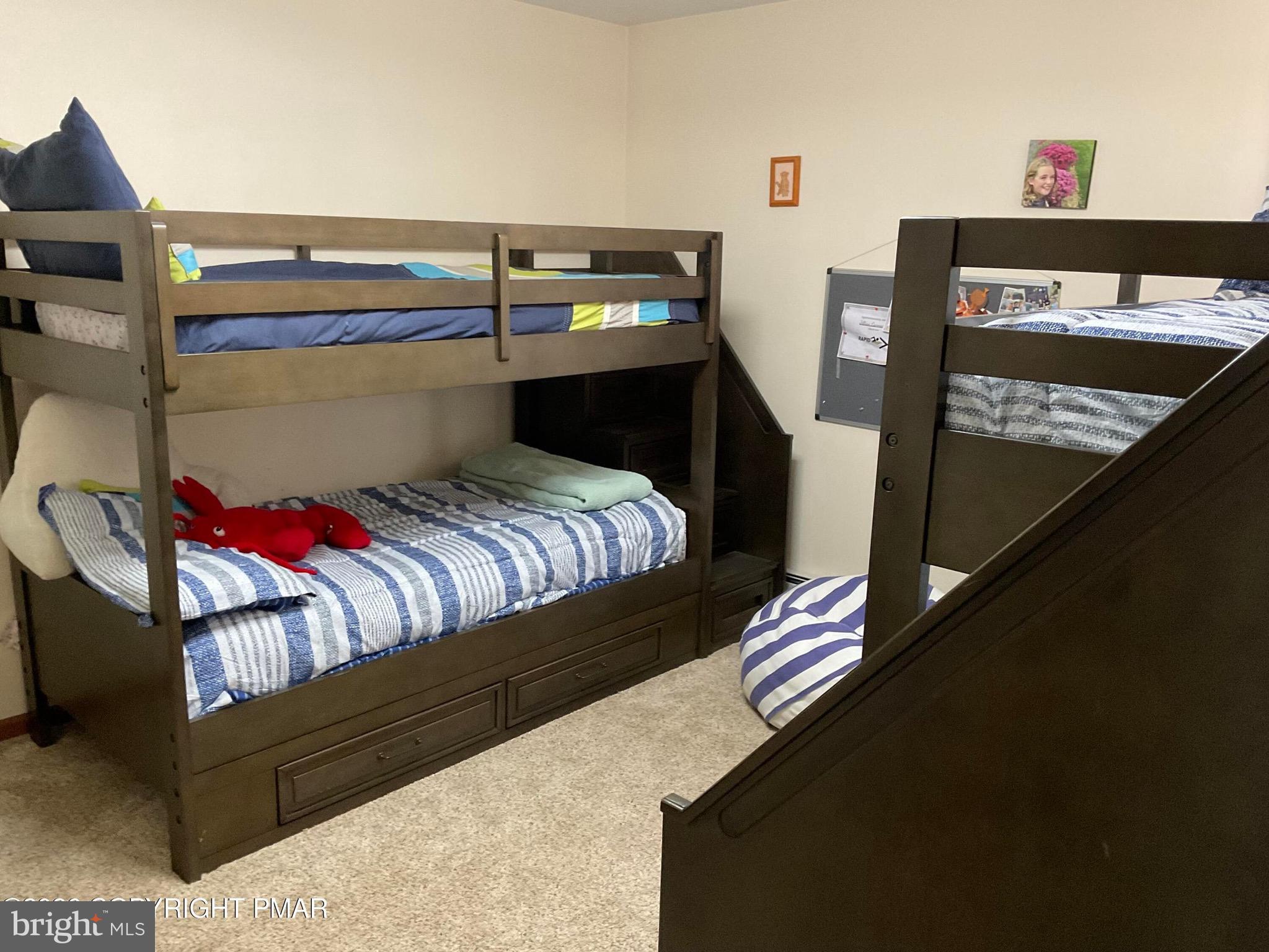 ARROWHEAD  LAKES - Residential