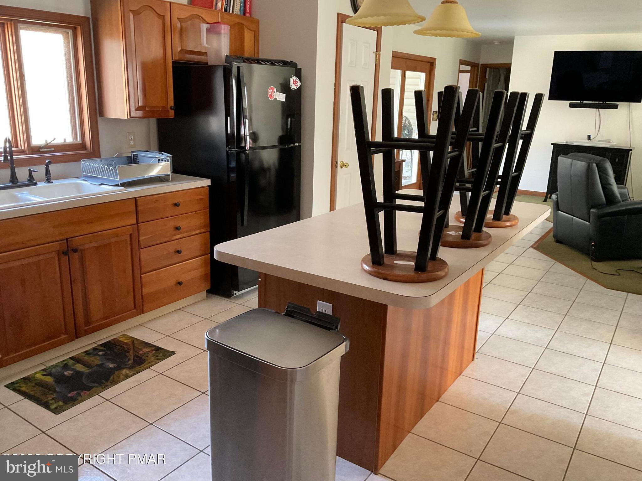 ARROWHEAD  LAKES - Residential