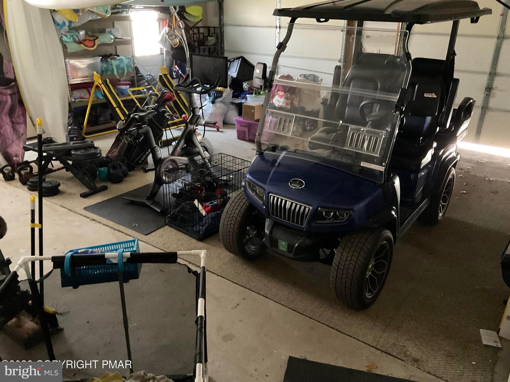 ARROWHEAD  LAKES - Residential