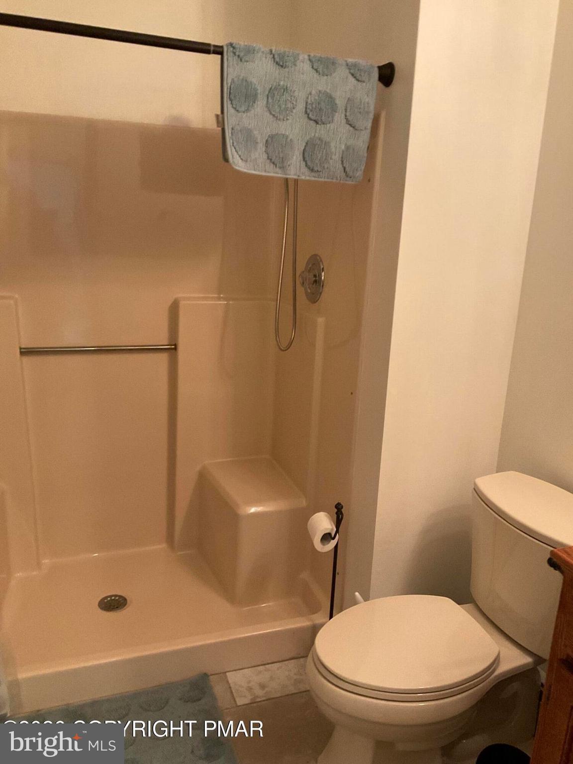 ARROWHEAD  LAKES - Residential