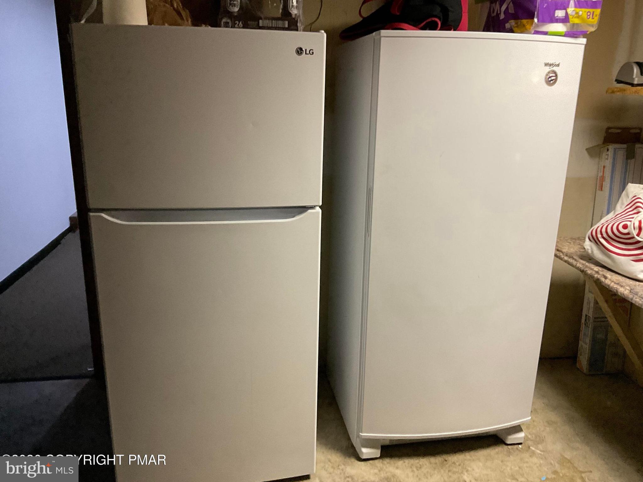 ARROWHEAD  LAKES - Residential