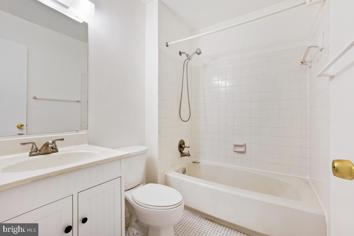 GARRETT FOREST - Residential Lease