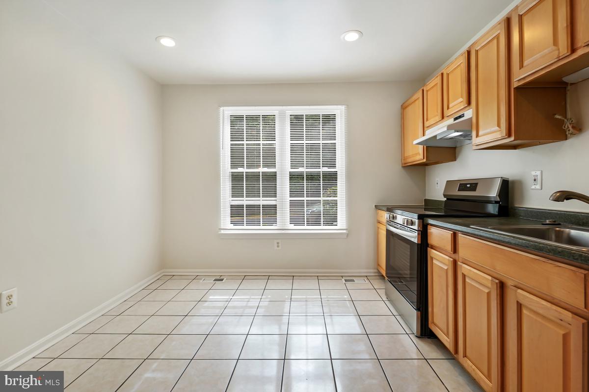 GARRETT FOREST - Residential Lease