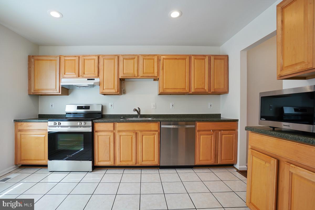 GARRETT FOREST - Residential Lease