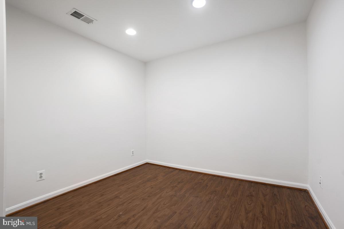 GARRETT FOREST - Residential Lease