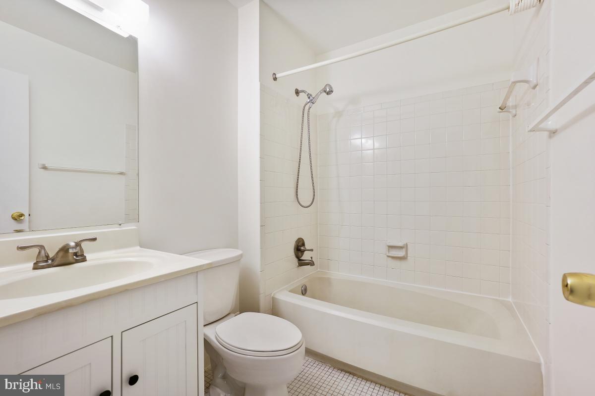 GARRETT FOREST - Residential Lease