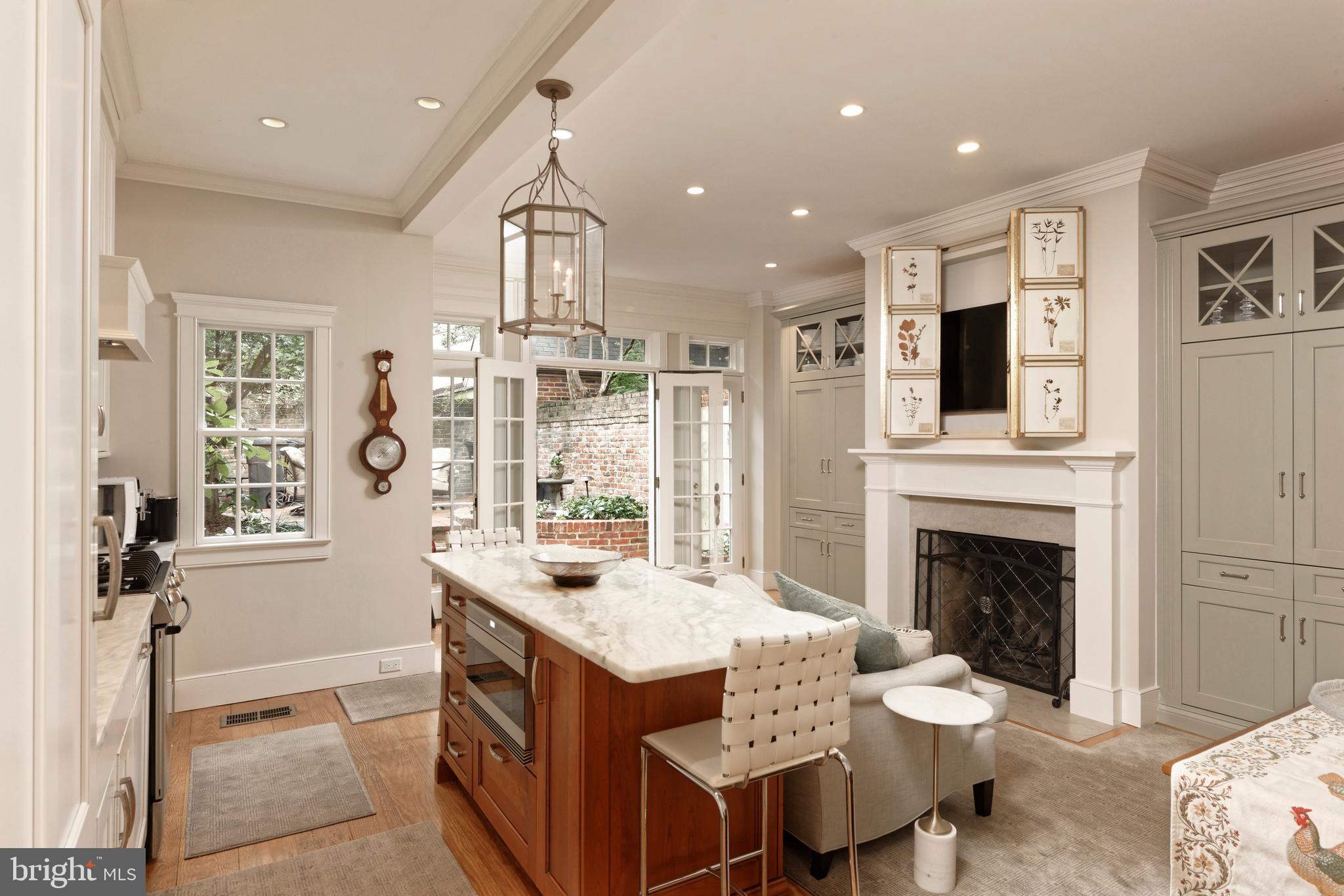 OLD TOWN ALEXANDRIA - Residential