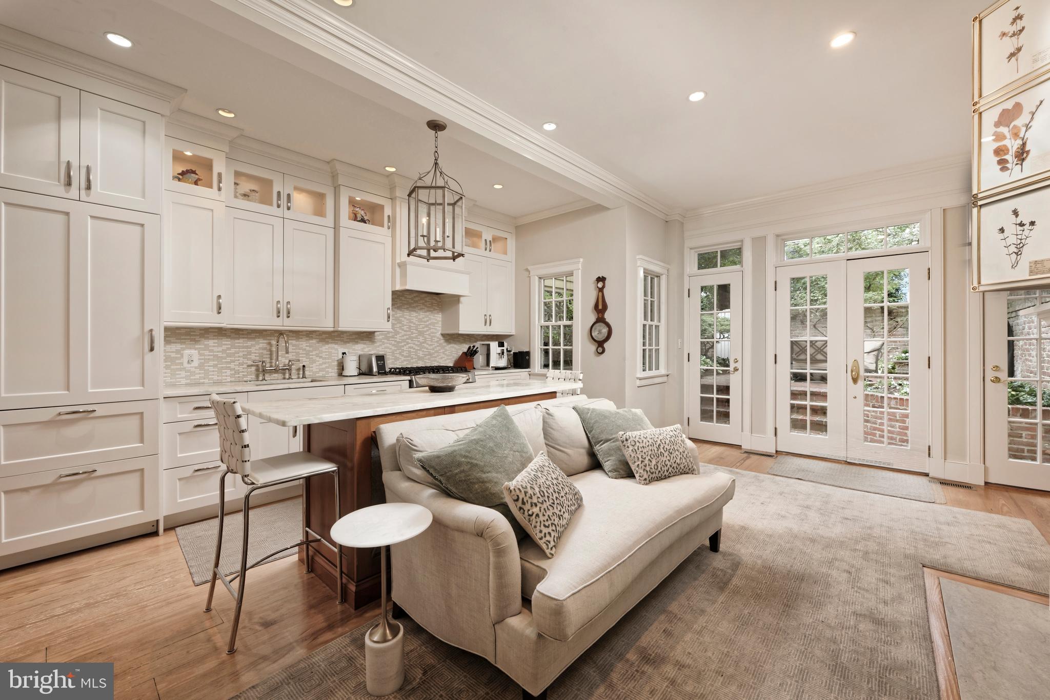 OLD TOWN ALEXANDRIA - Residential