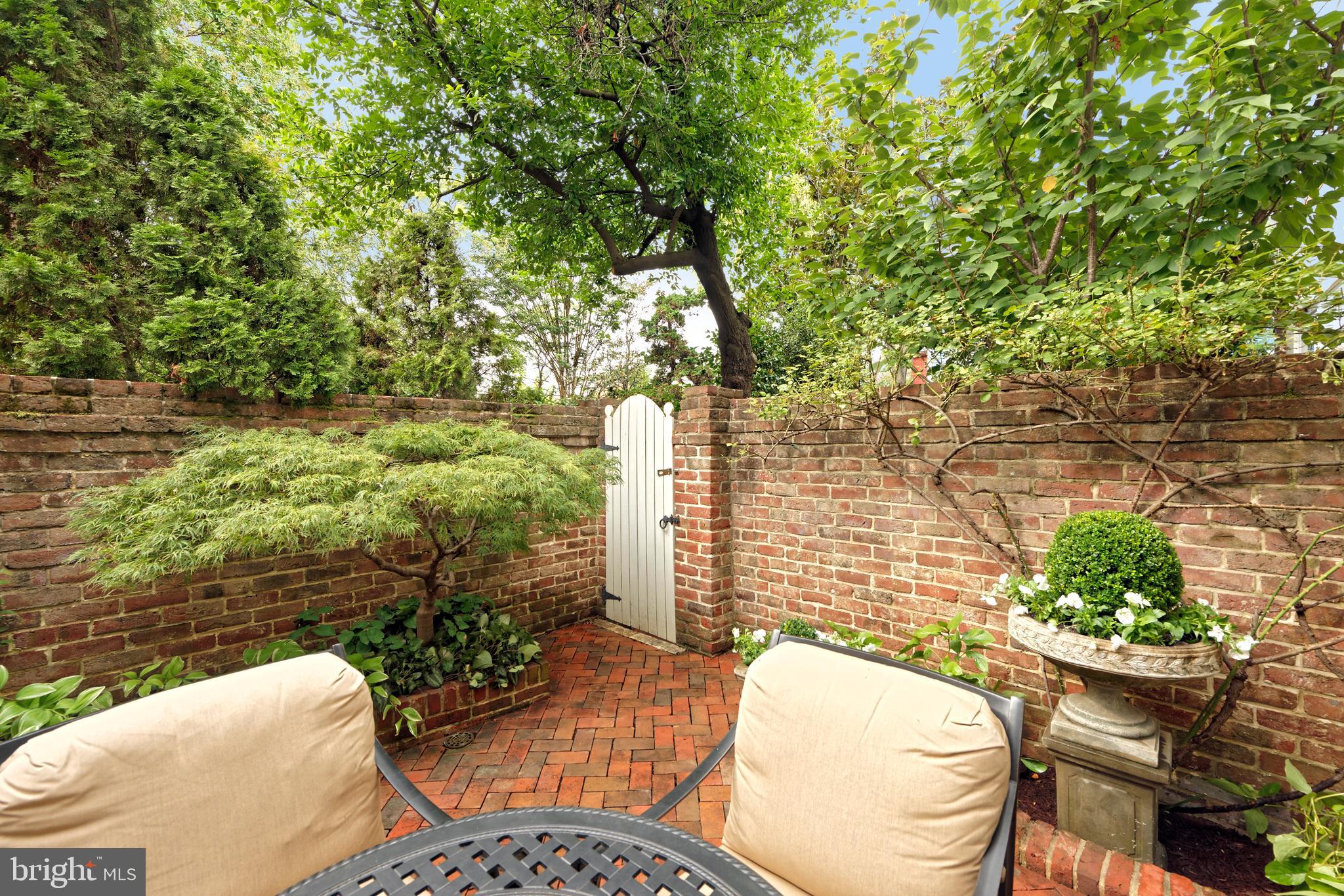 OLD TOWN ALEXANDRIA - Residential